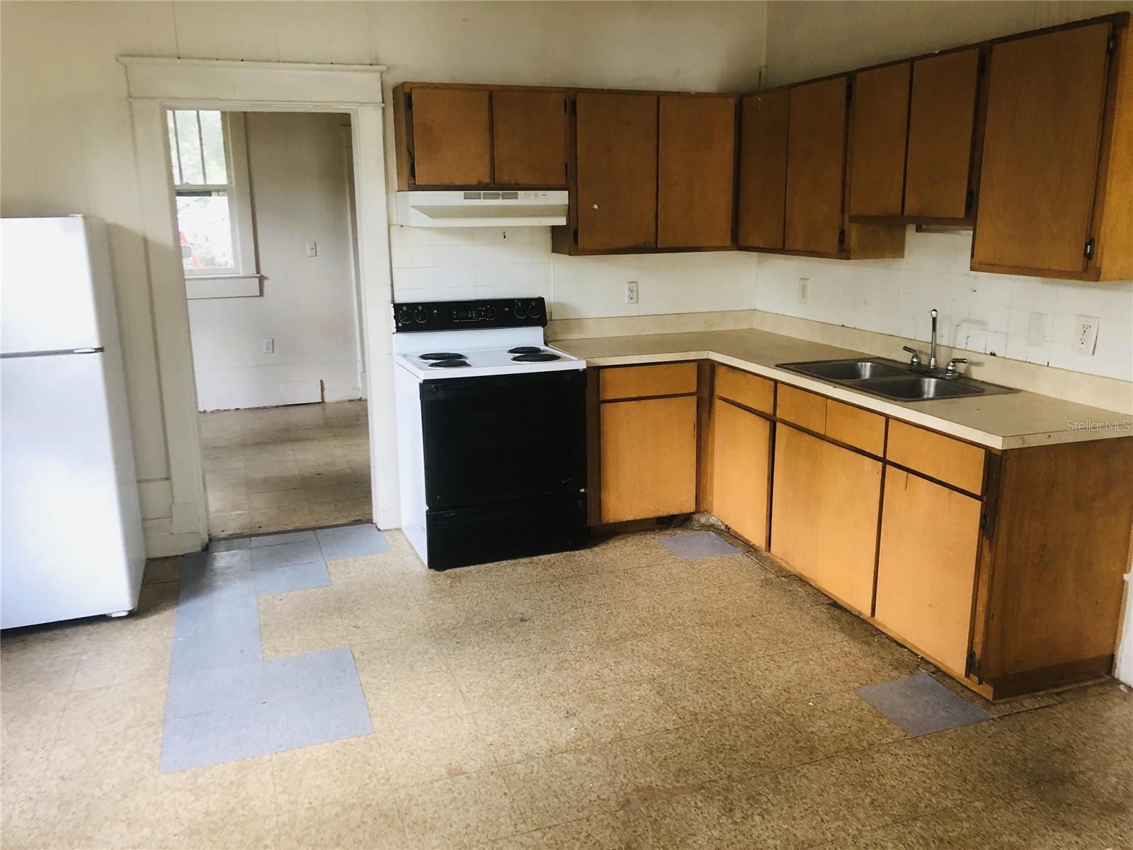 LAKE PARKER TERRACE SUB - Residential Lease