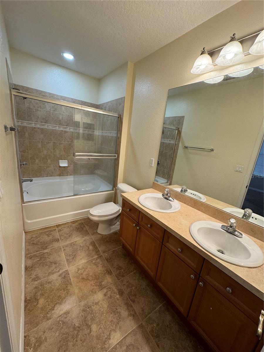 LAKESIDE/LKS/WINDERMERE PH 4 - Residential Lease