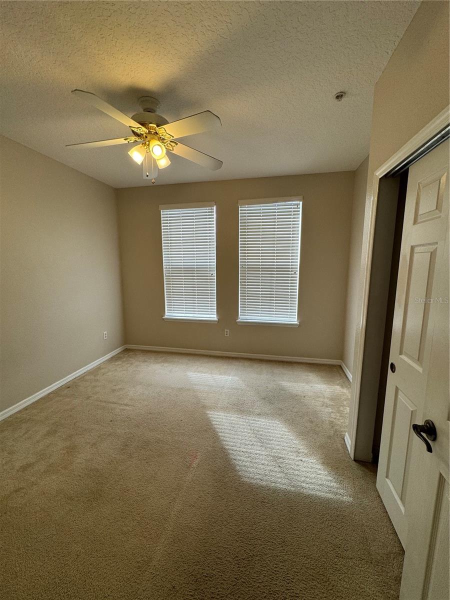 LAKESIDE/LKS/WINDERMERE PH 4 - Residential Lease