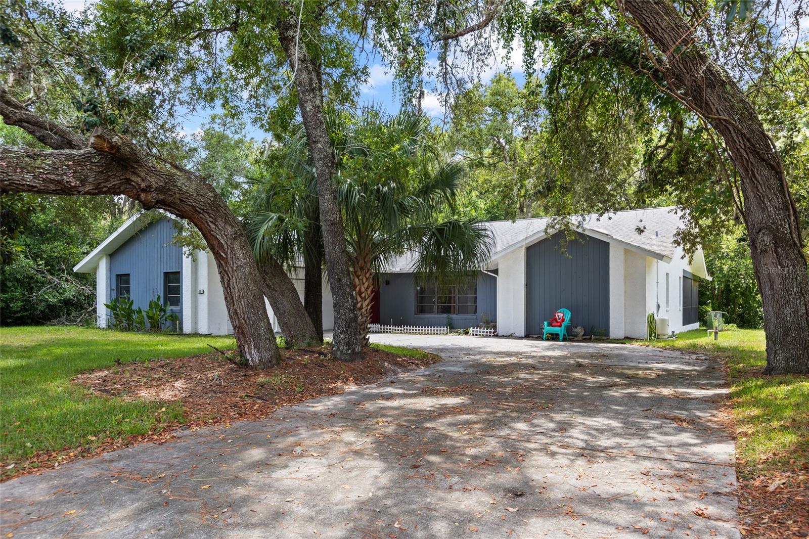 19 HOLLYHOCK COURT
