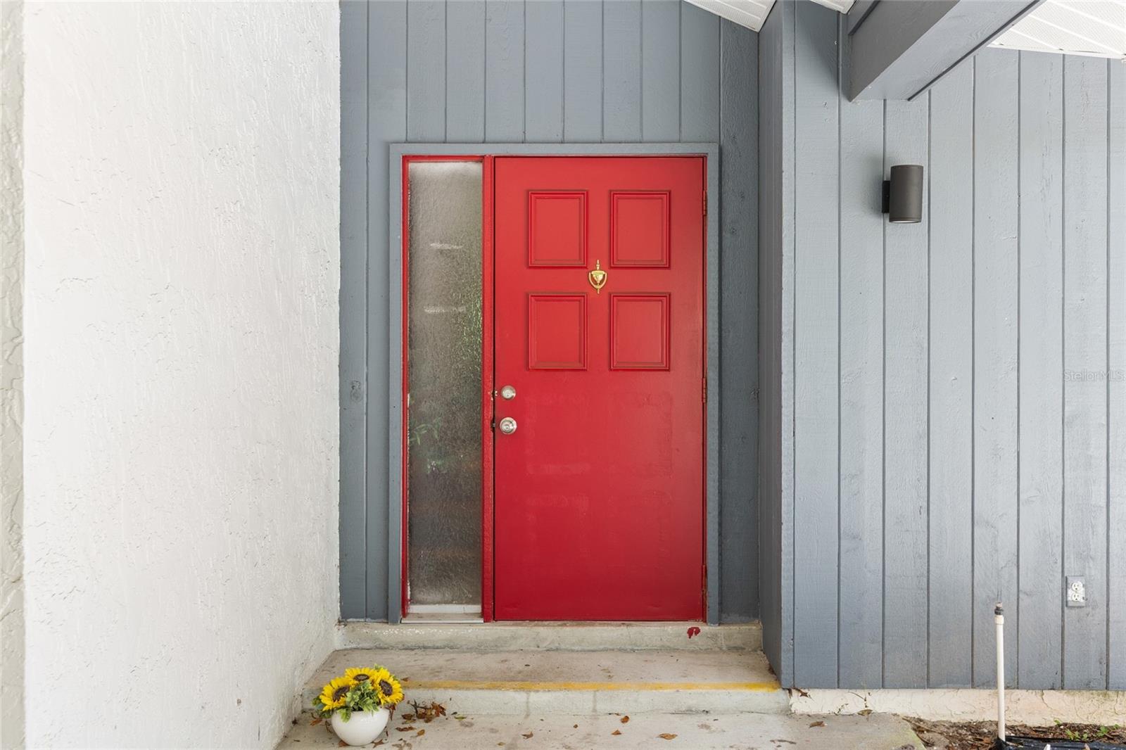 19 HOLLYHOCK COURT