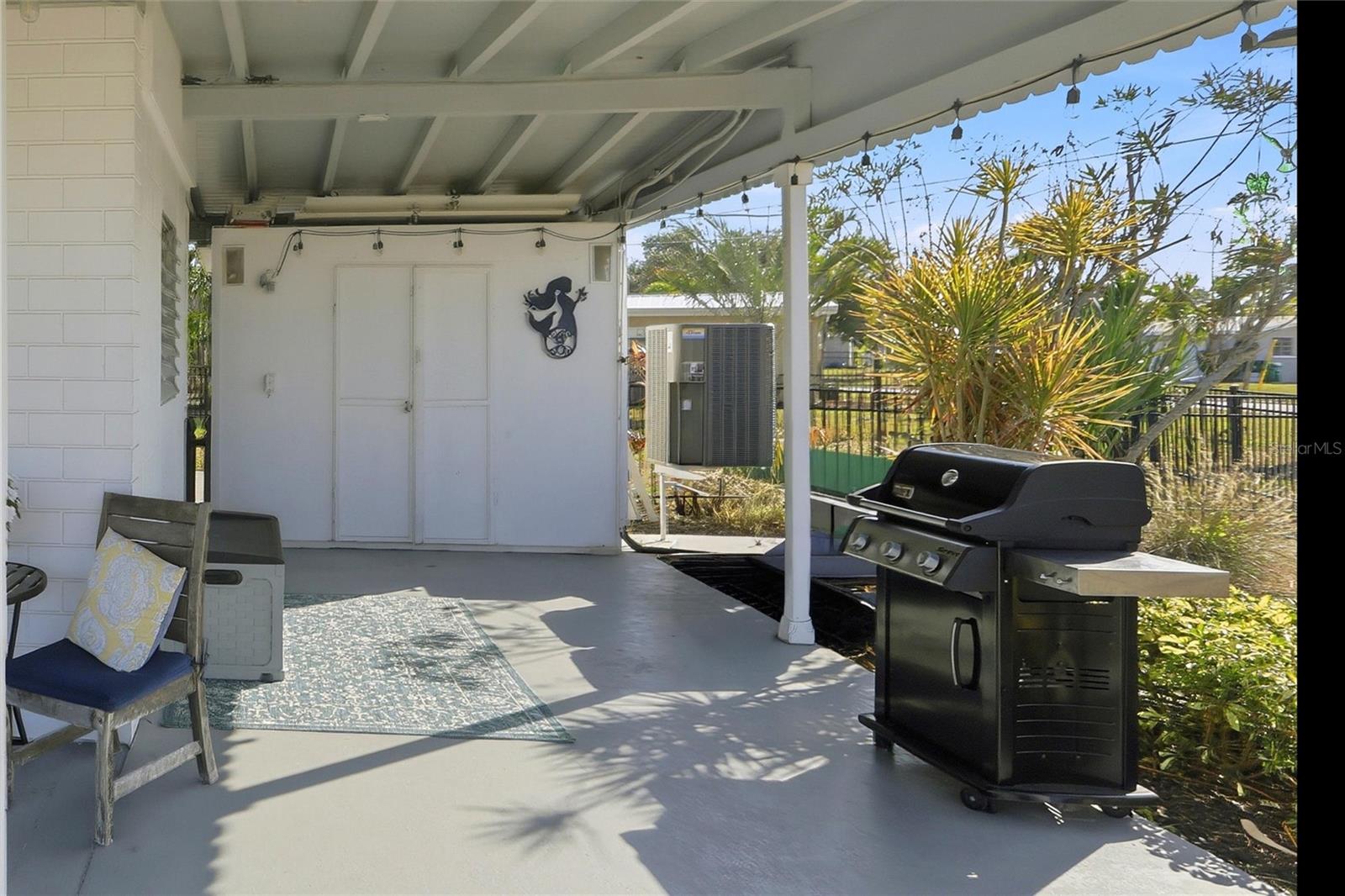 140 POINSETTIA CIRCLE NE