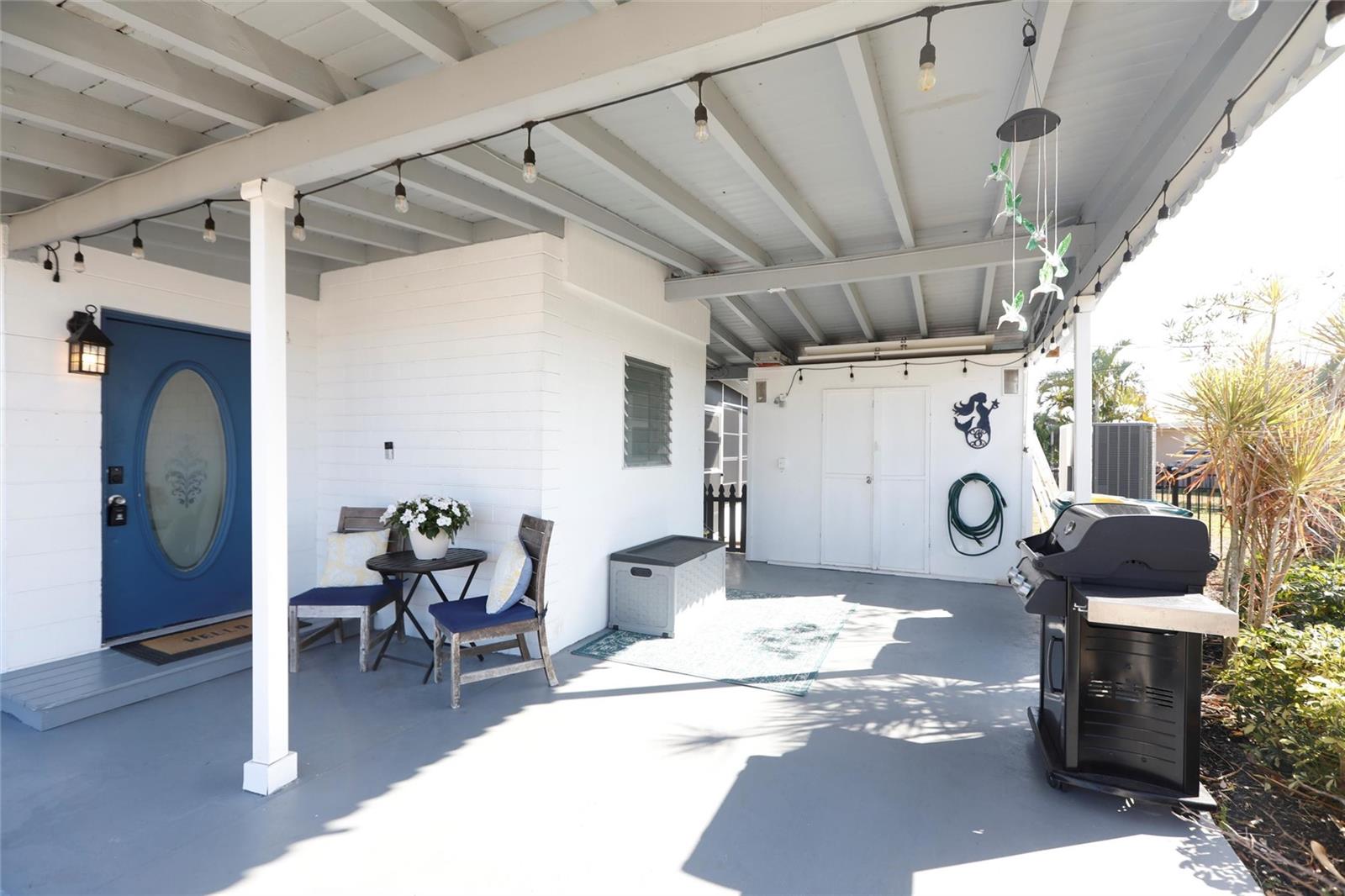 140 POINSETTIA CIRCLE NE