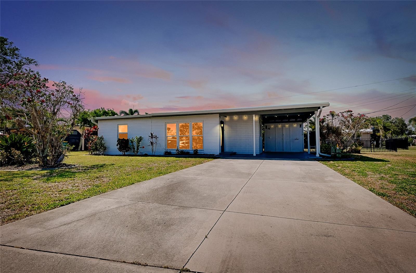 140 POINSETTIA CIRCLE NE