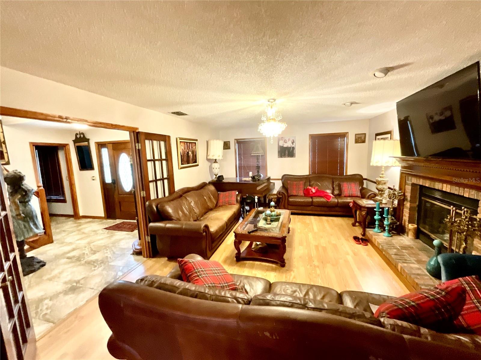 CRESCENT FOREST - Residential Lease