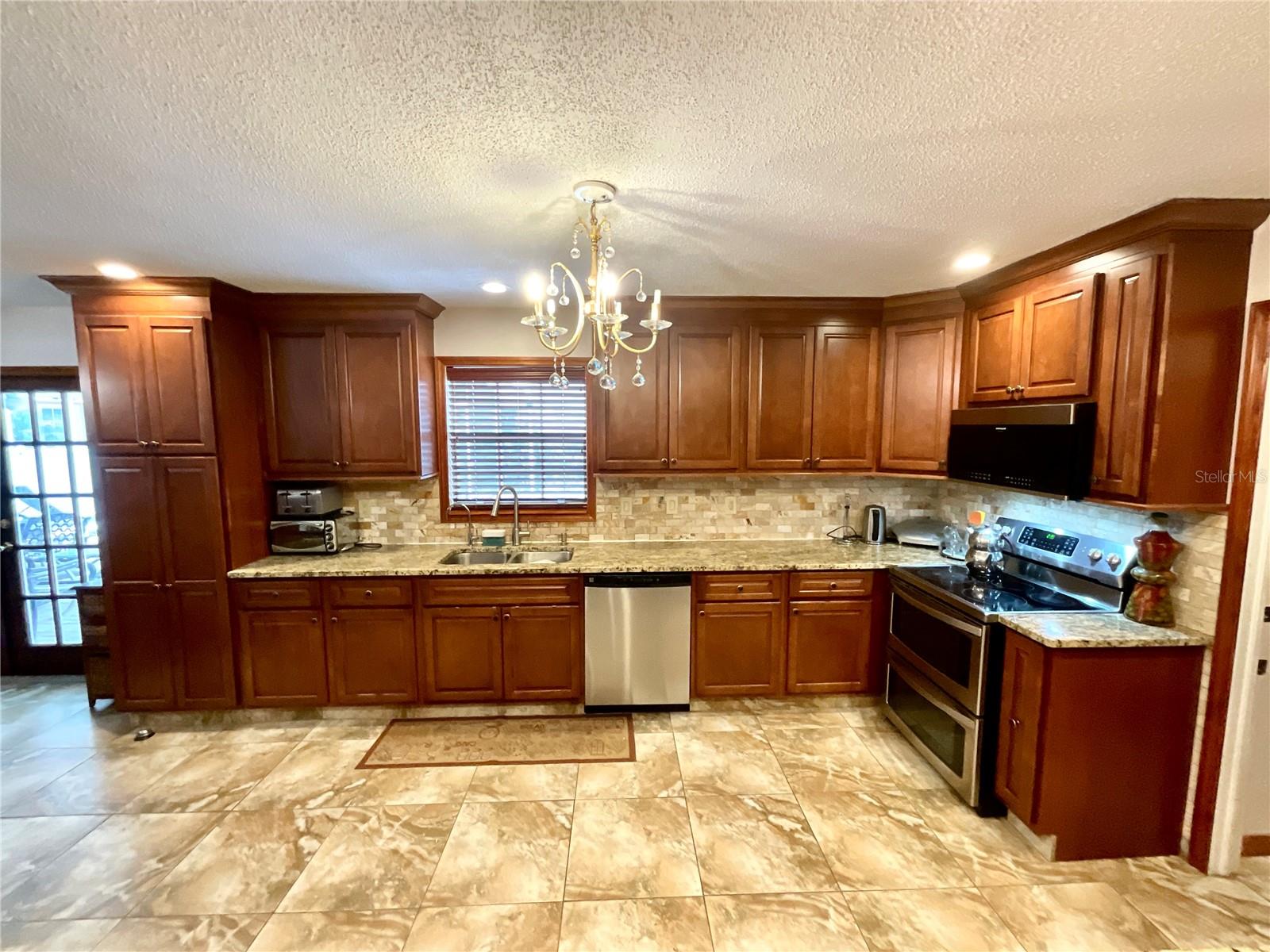 CRESCENT FOREST - Residential Lease