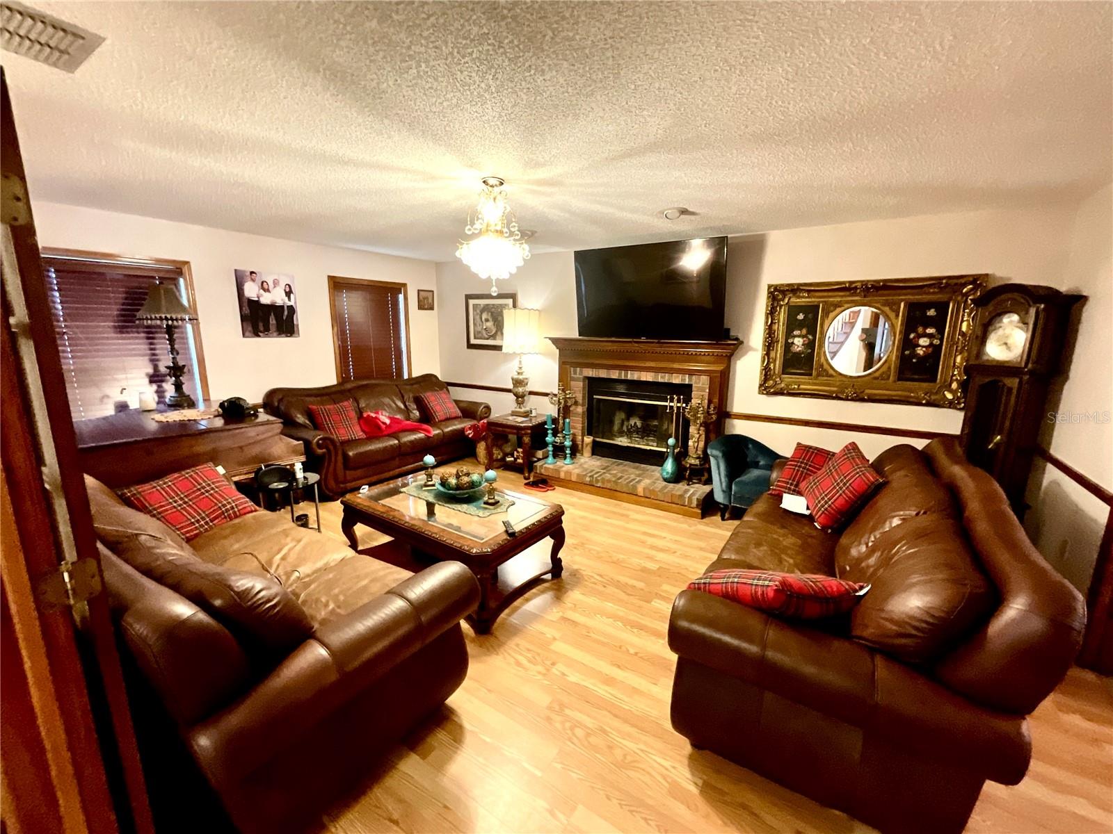 CRESCENT FOREST - Residential Lease