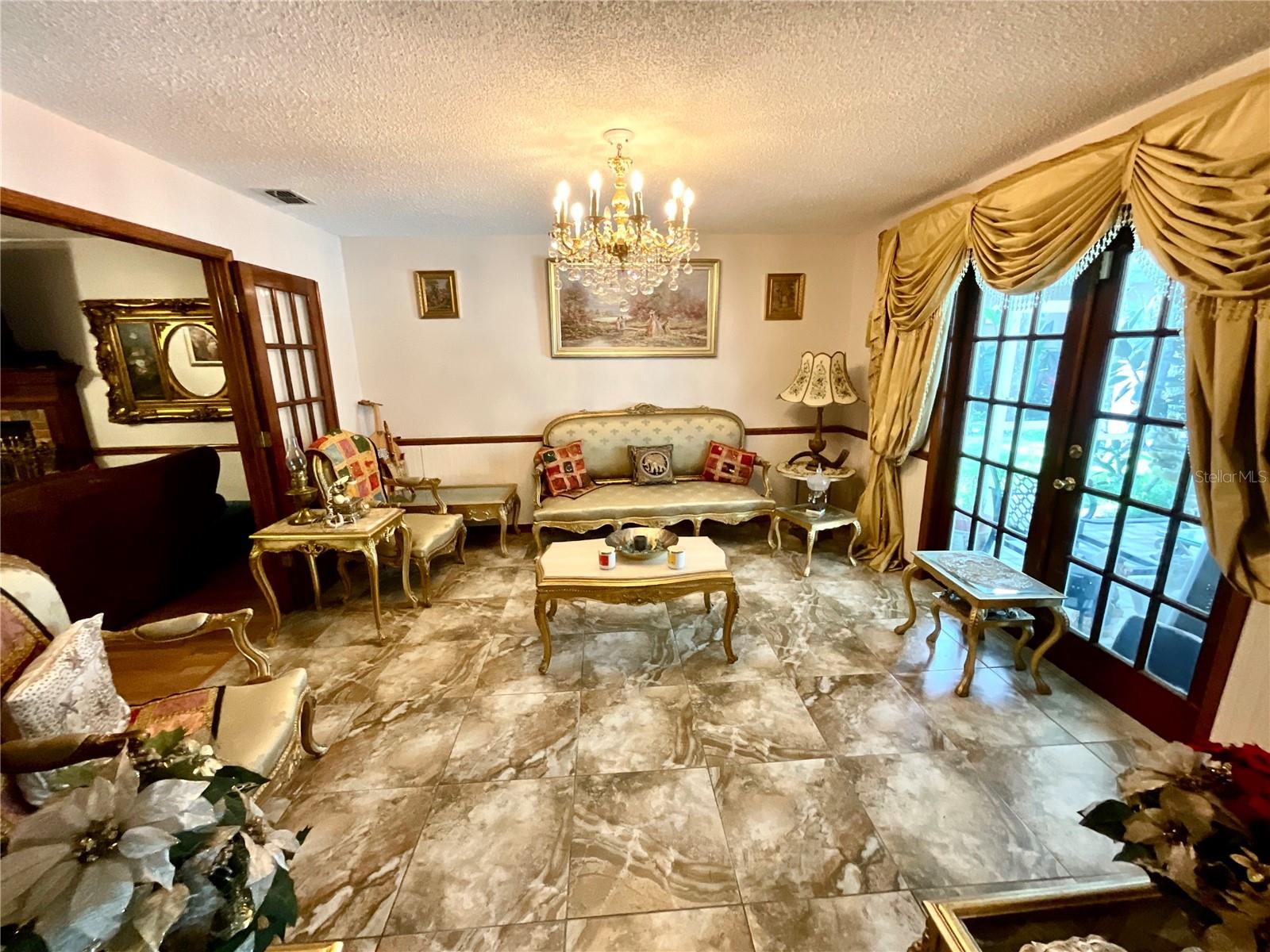 CRESCENT FOREST - Residential Lease