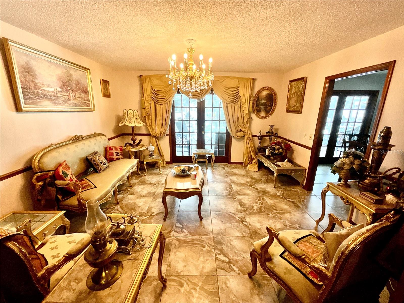 CRESCENT FOREST - Residential Lease