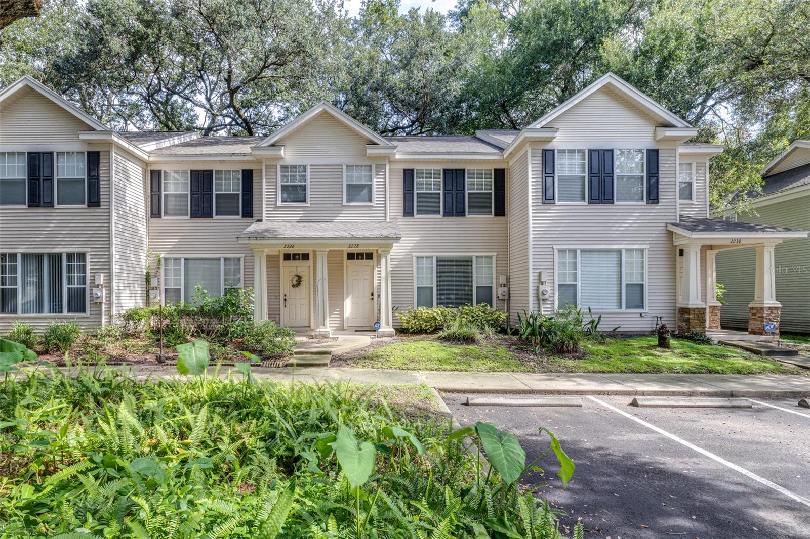 OAK VALLEY TWNHMS - Residential