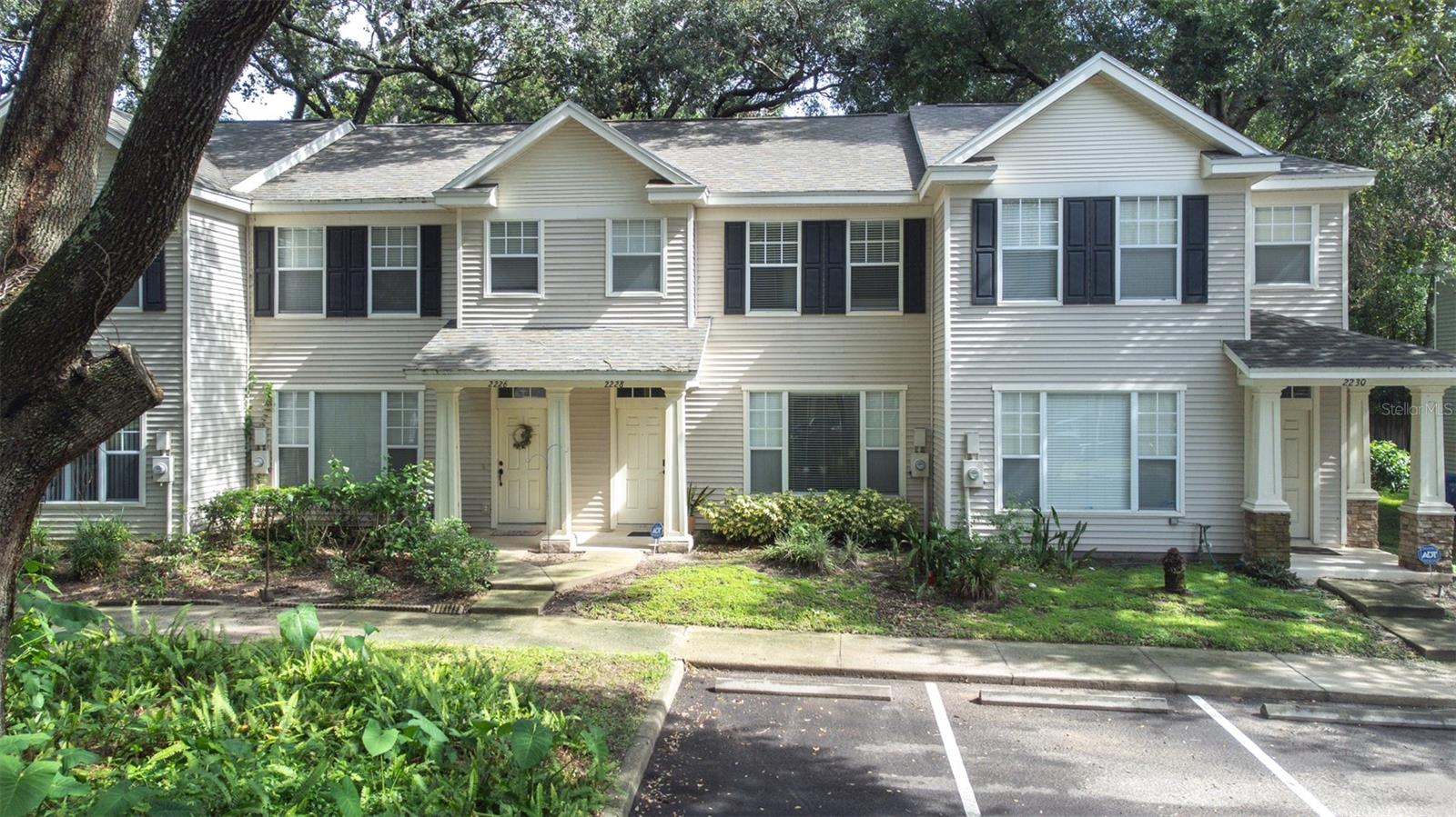 OAK VALLEY TWNHMS - Residential