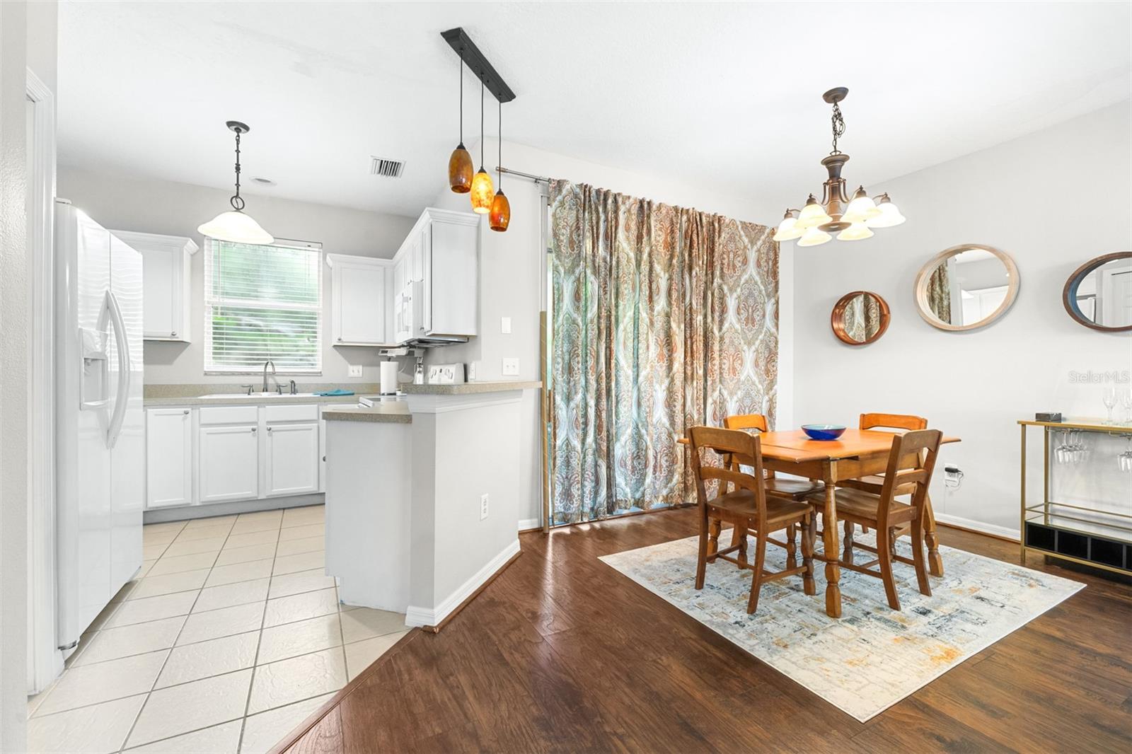 OAK VALLEY TWNHMS - Residential