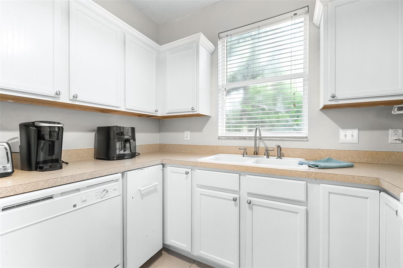 OAK VALLEY TWNHMS - Residential