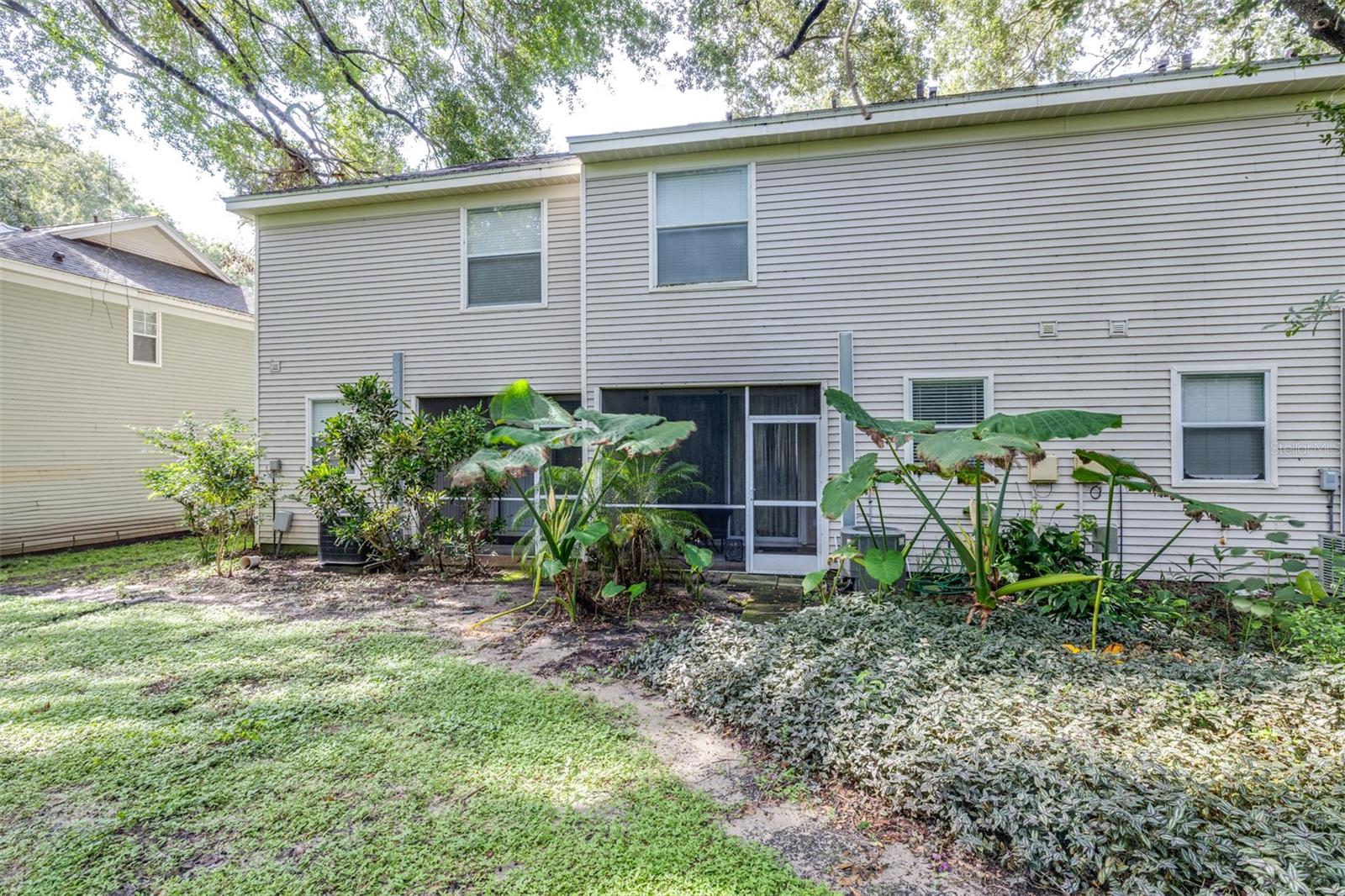 OAK VALLEY TWNHMS - Residential