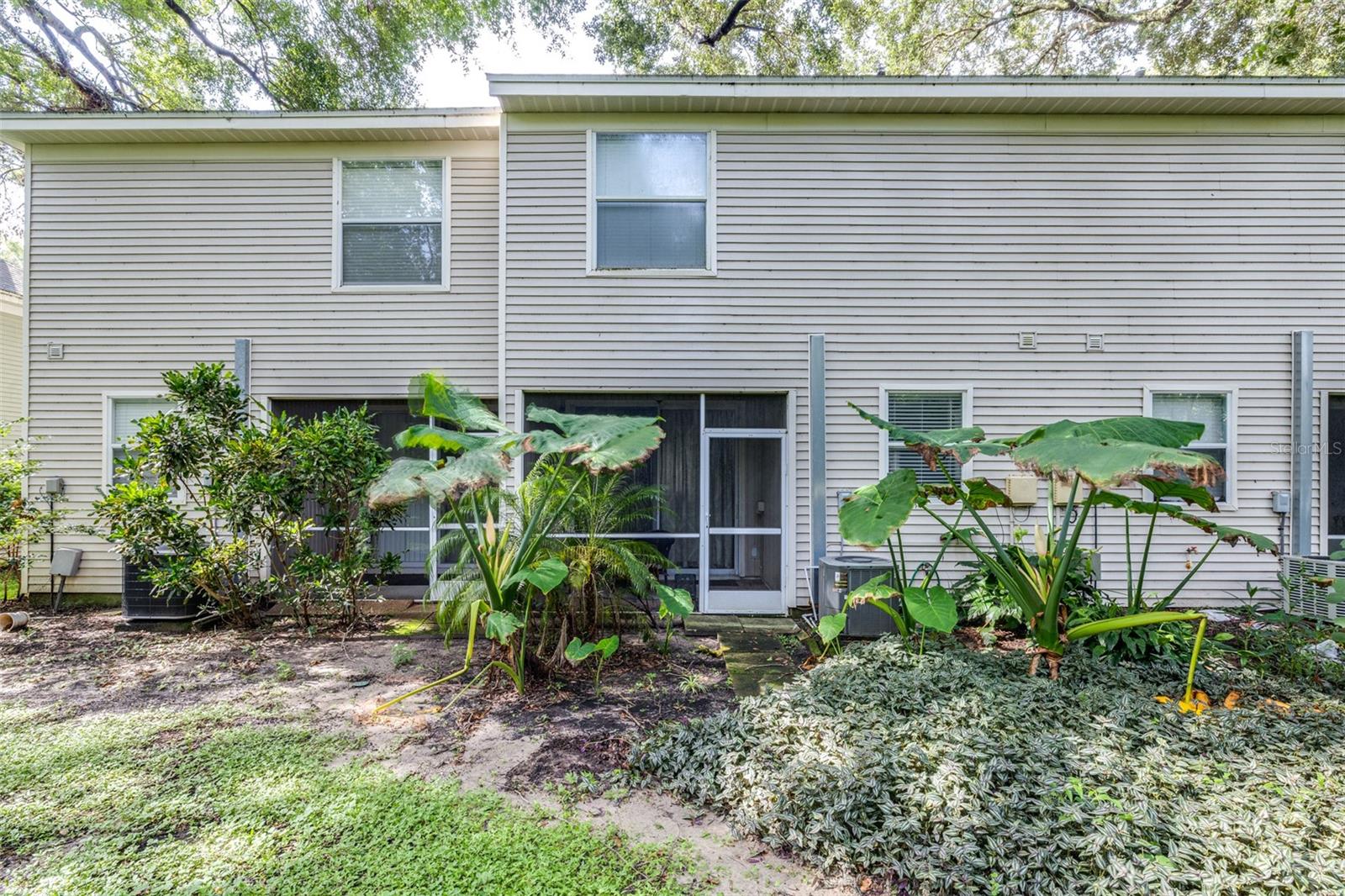 OAK VALLEY TWNHMS - Residential