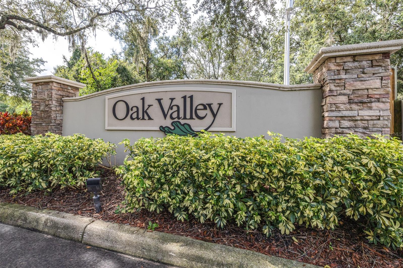 OAK VALLEY TWNHMS - Residential