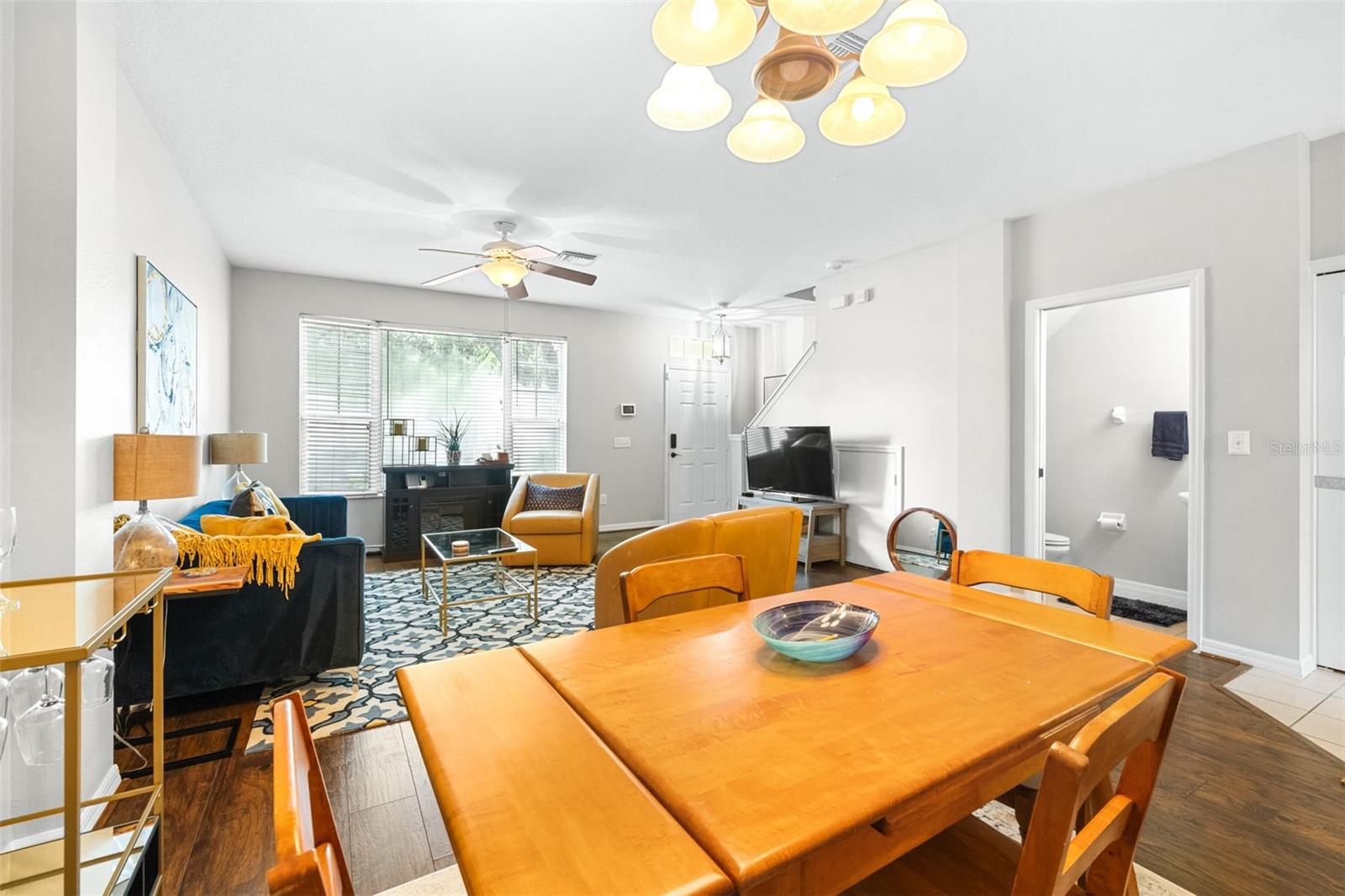 OAK VALLEY TWNHMS - Residential