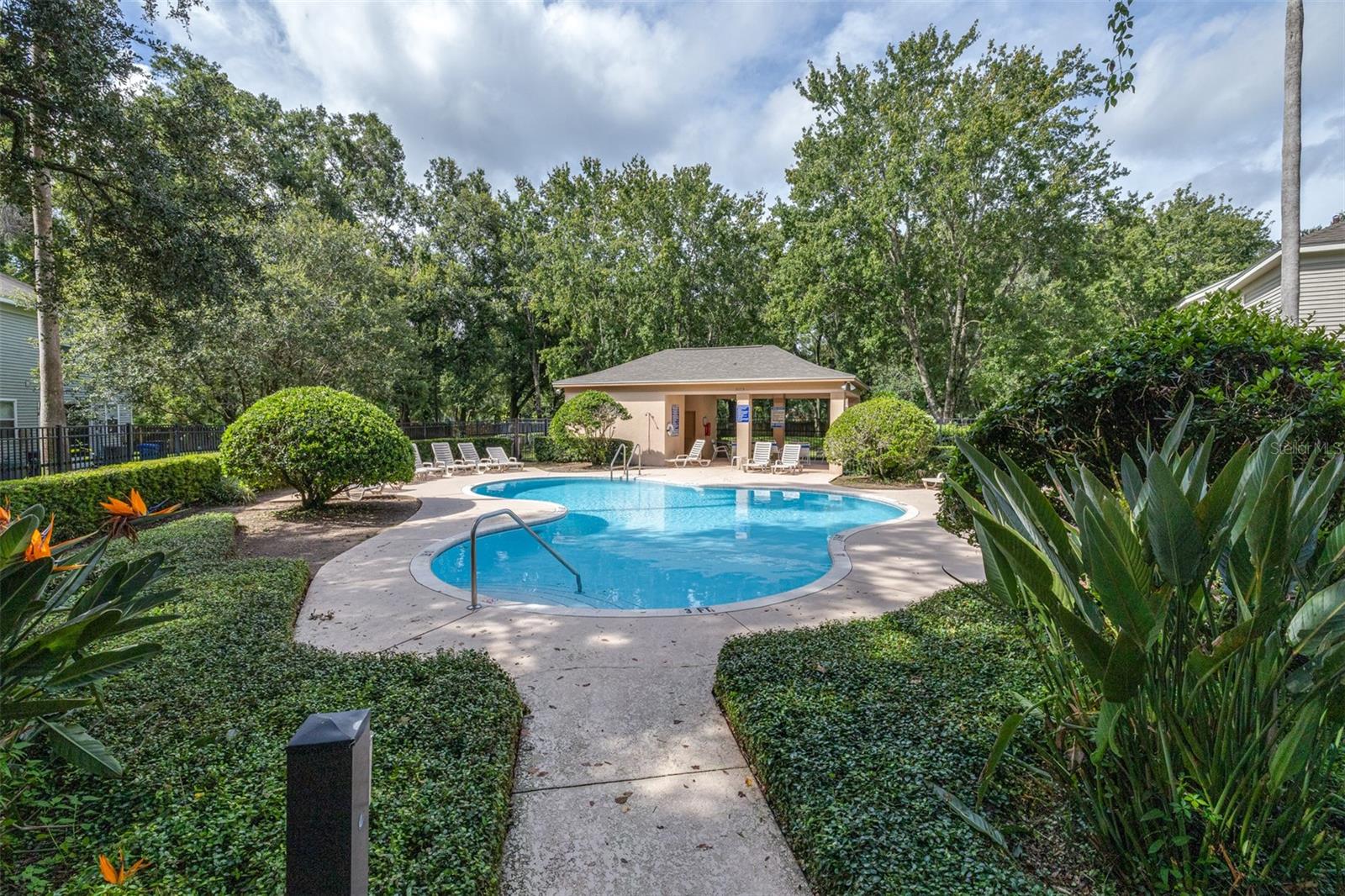 OAK VALLEY TWNHMS - Residential