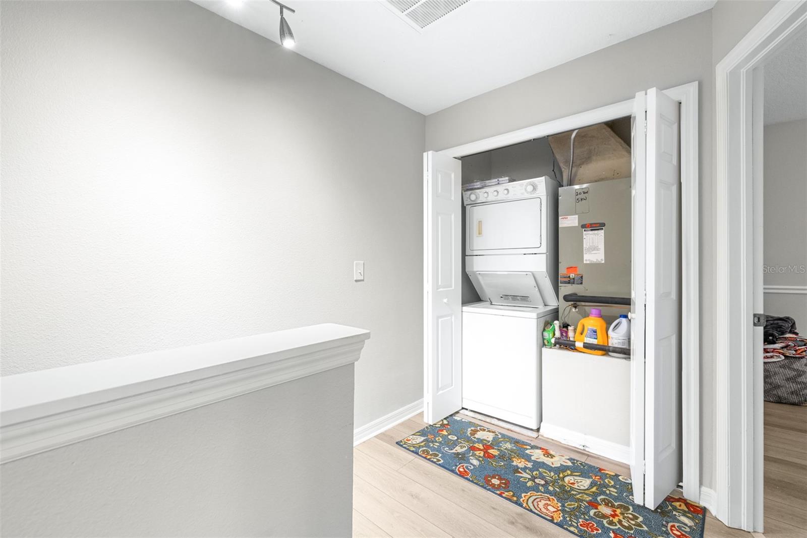 OAK VALLEY TWNHMS - Residential