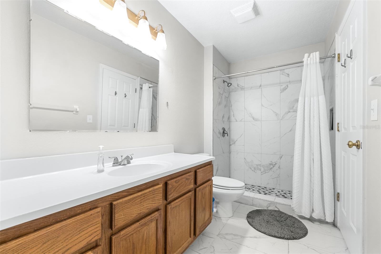 OAK VALLEY TWNHMS - Residential