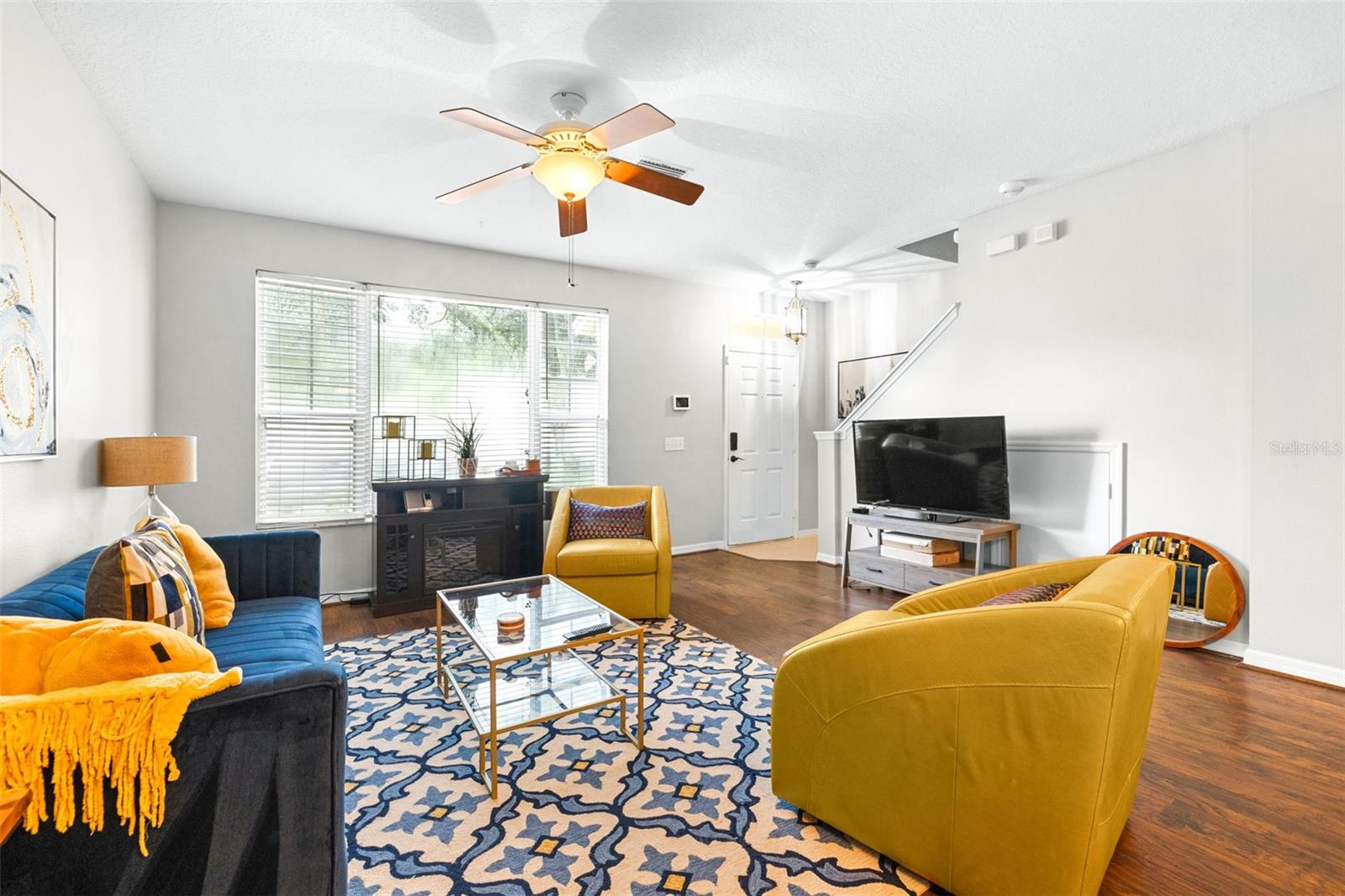 OAK VALLEY TWNHMS - Residential