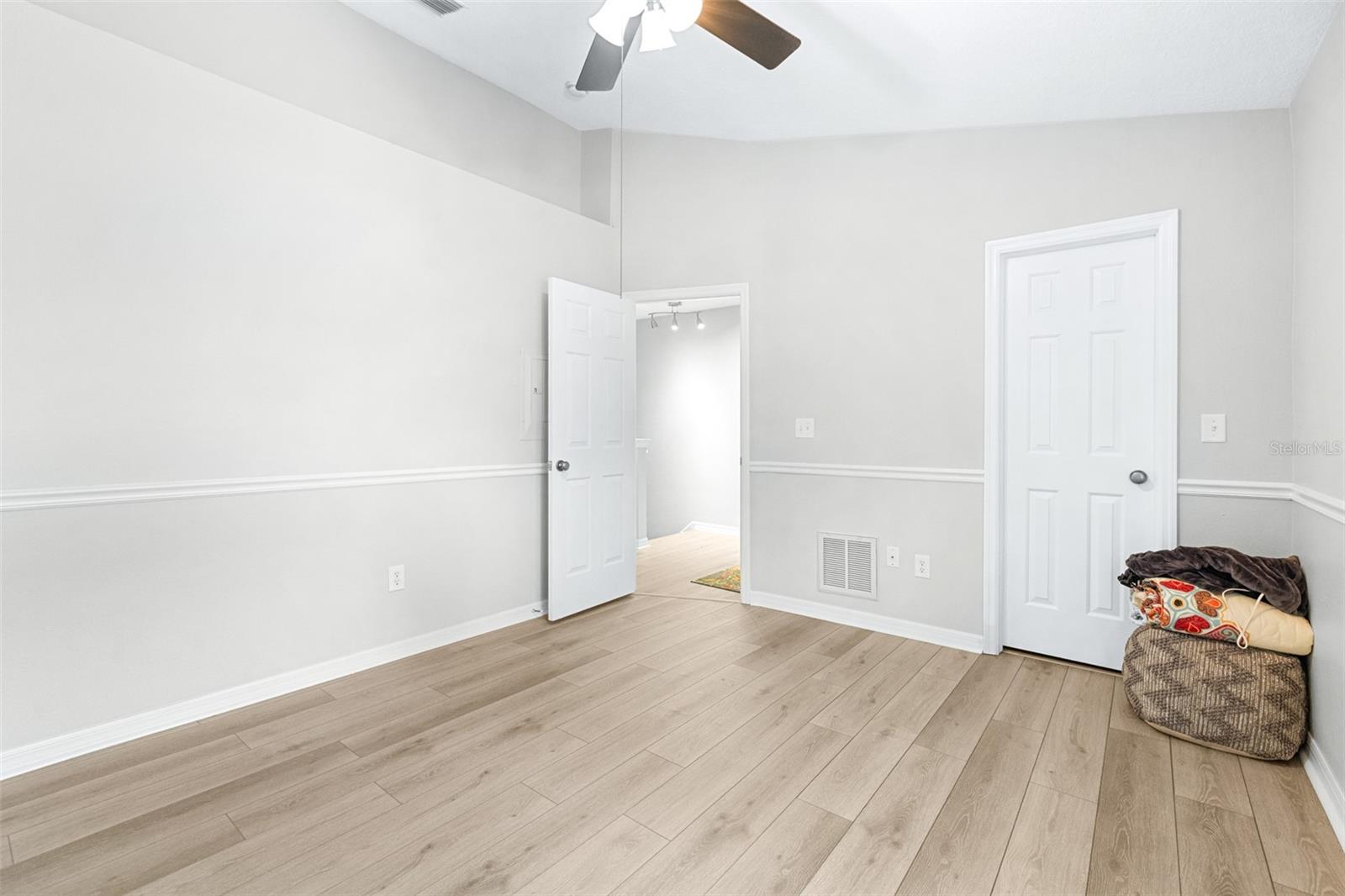 OAK VALLEY TWNHMS - Residential