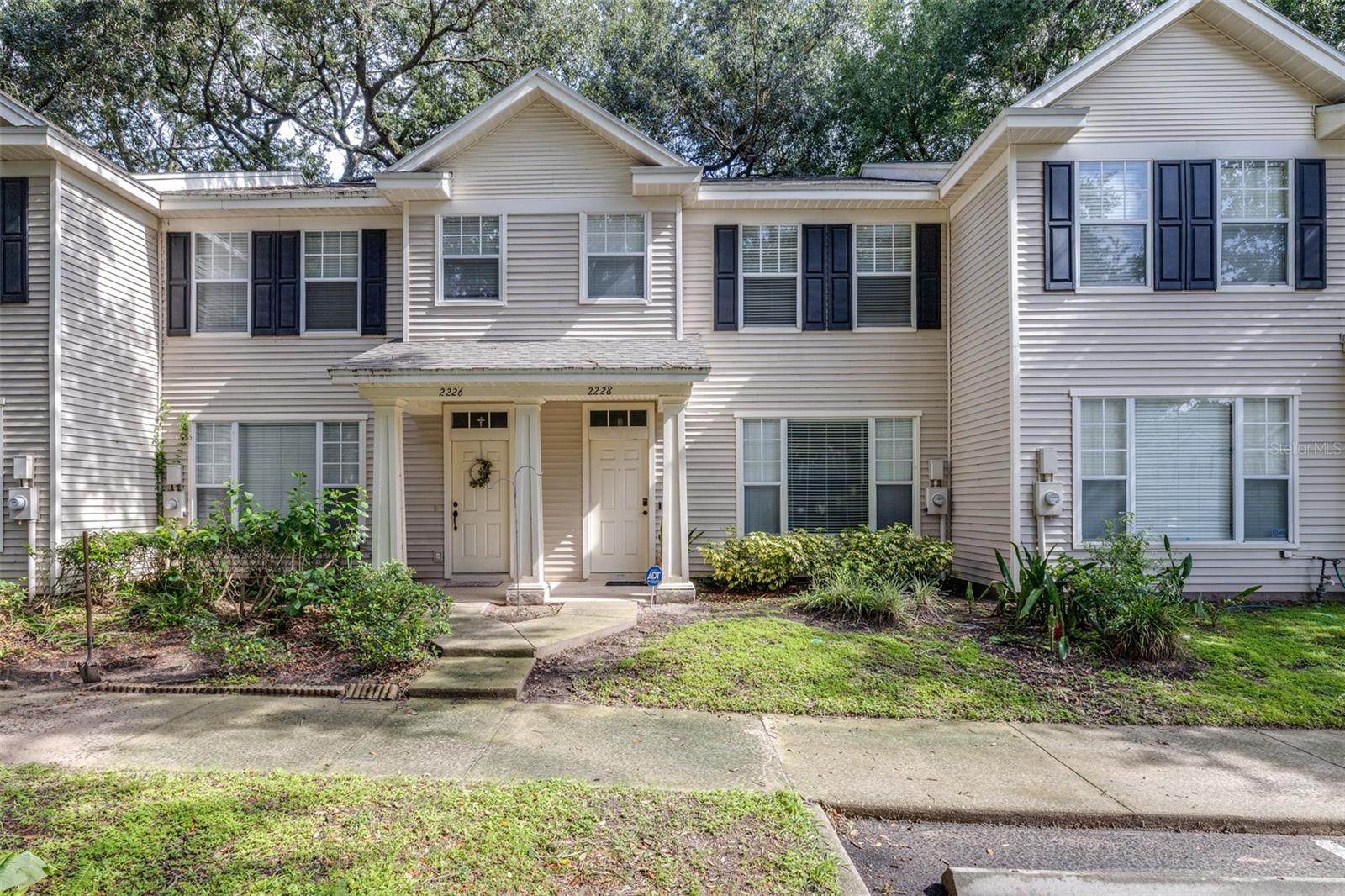 OAK VALLEY TWNHMS - Residential