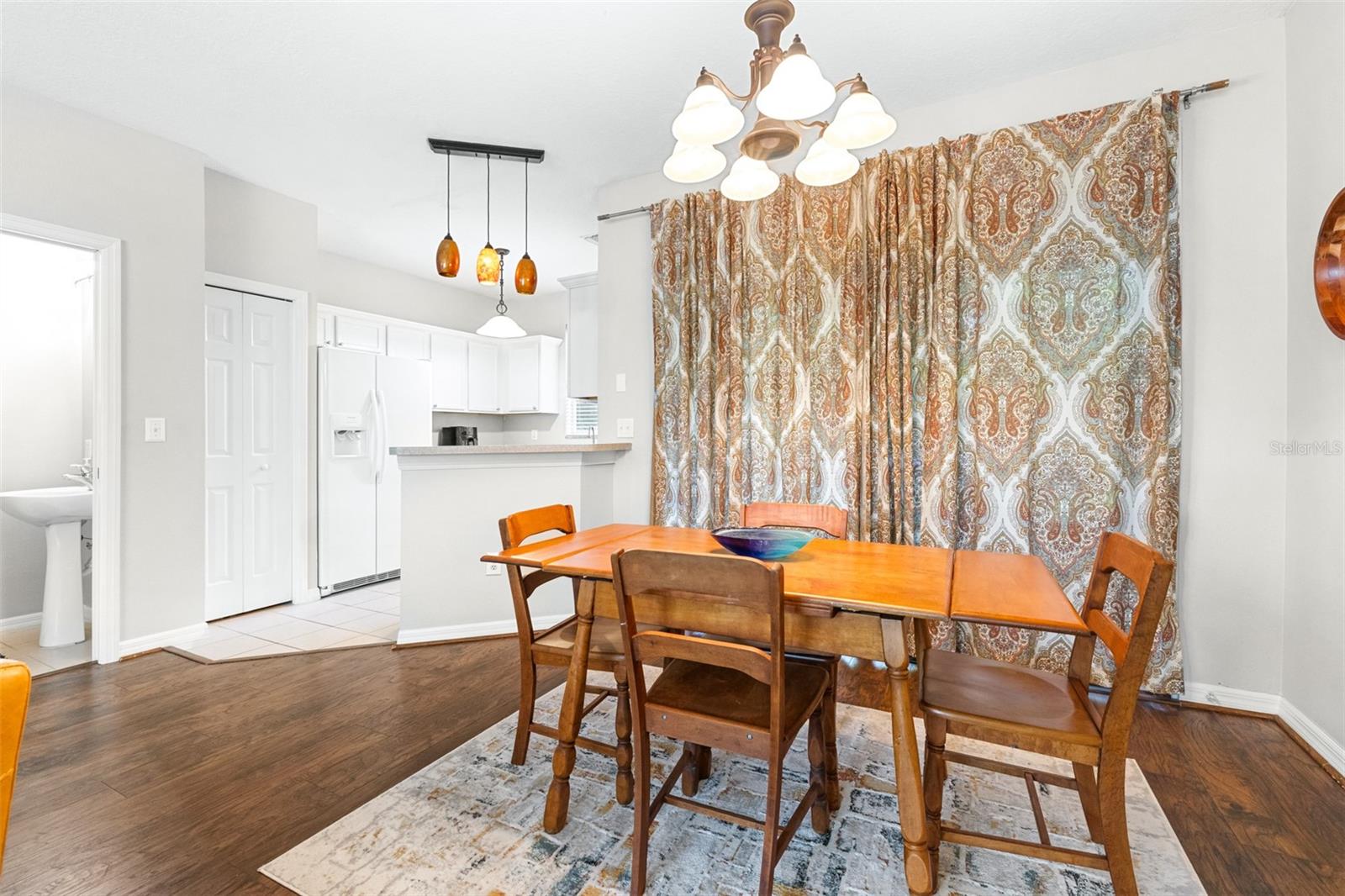 OAK VALLEY TWNHMS - Residential