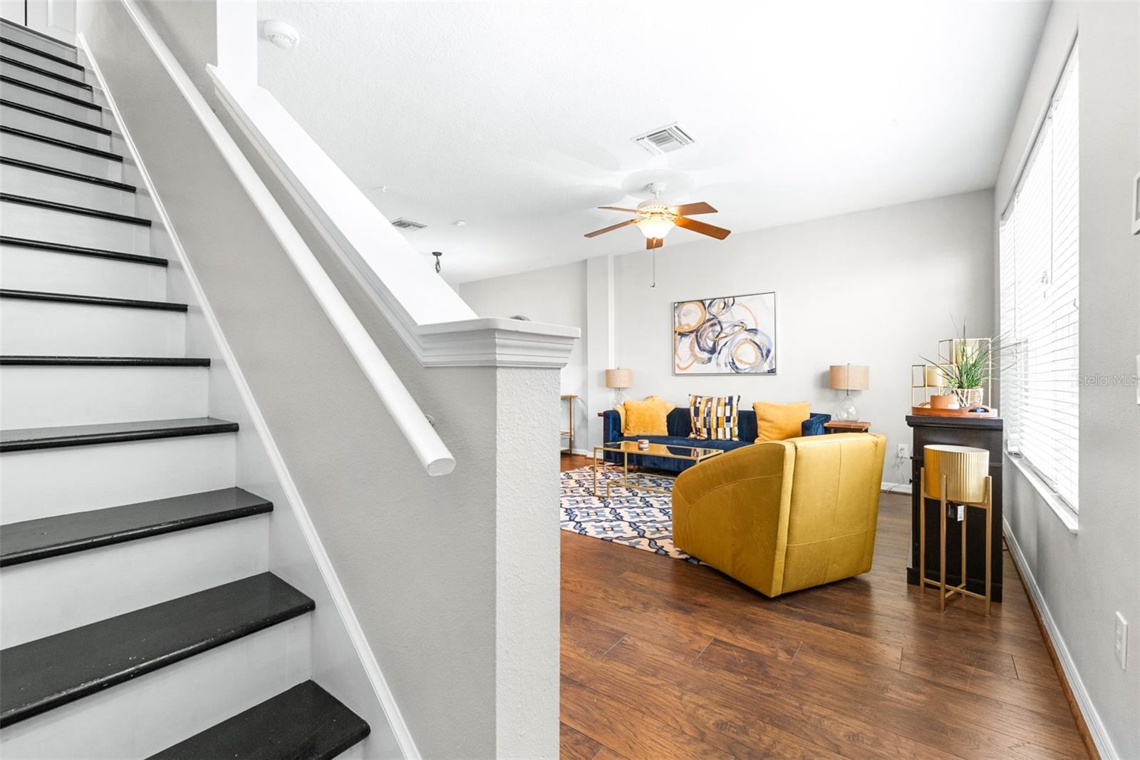 OAK VALLEY TWNHMS - Residential