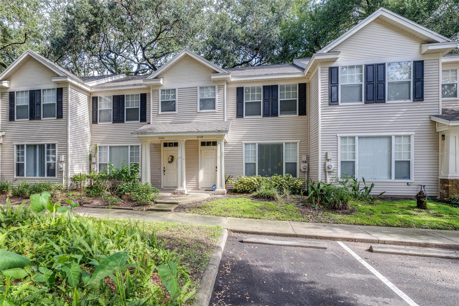 OAK VALLEY TWNHMS - Residential