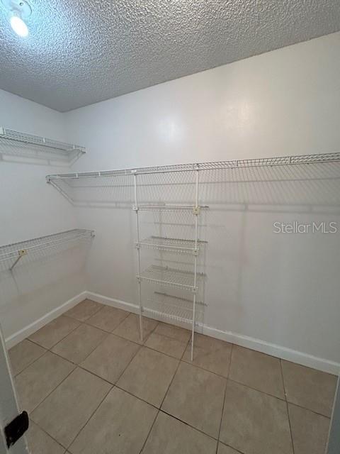 LAKEWOOD AT THE CROSSINGS UNIT 5 - Residential Lease