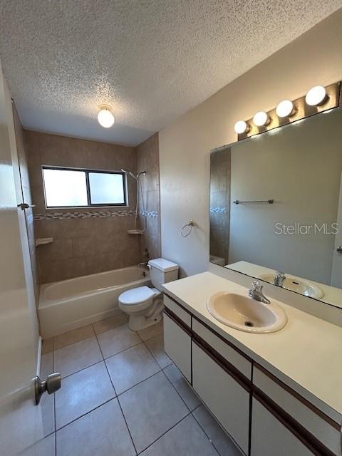 LAKEWOOD AT THE CROSSINGS UNIT 5 - Residential Lease