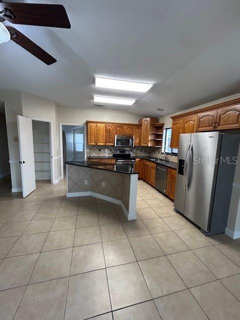 LAKEWOOD AT THE CROSSINGS UNIT 5 - Residential Lease