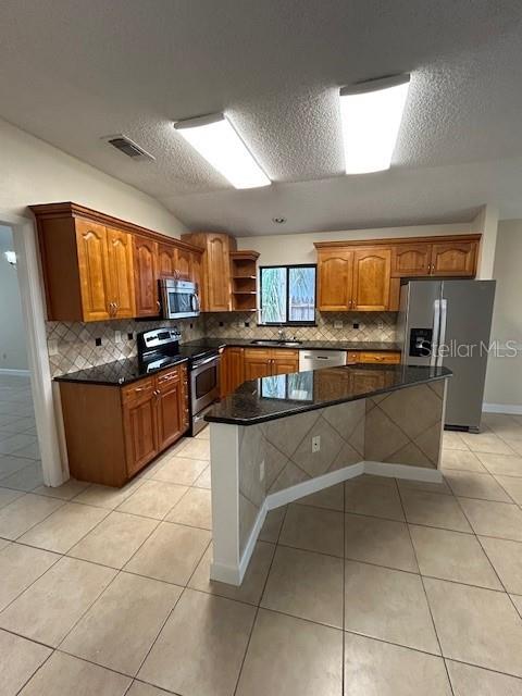 LAKEWOOD AT THE CROSSINGS UNIT 5 - Residential Lease