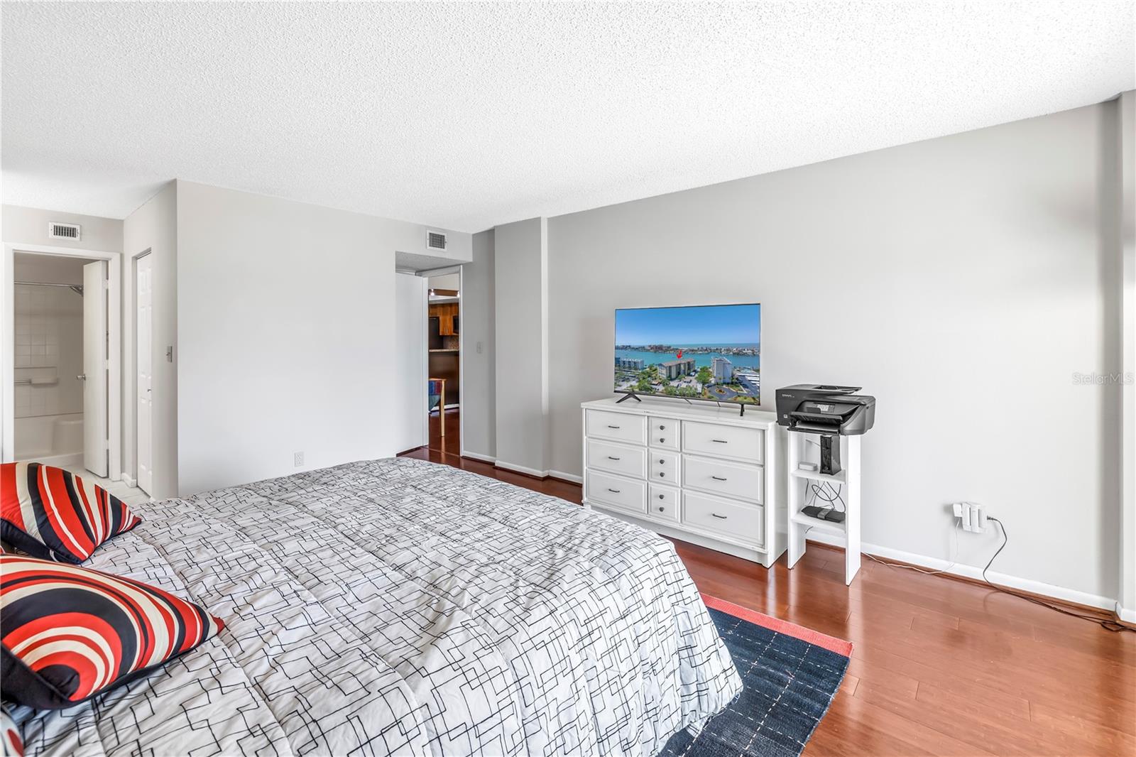 650 ISLAND WAY CONDO - Residential