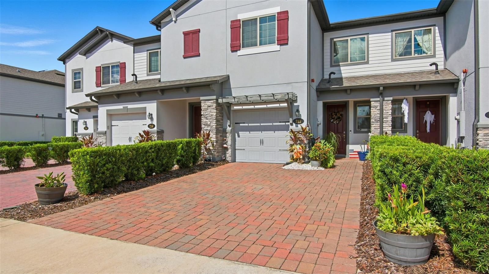 212 EVERTREE LOOP
