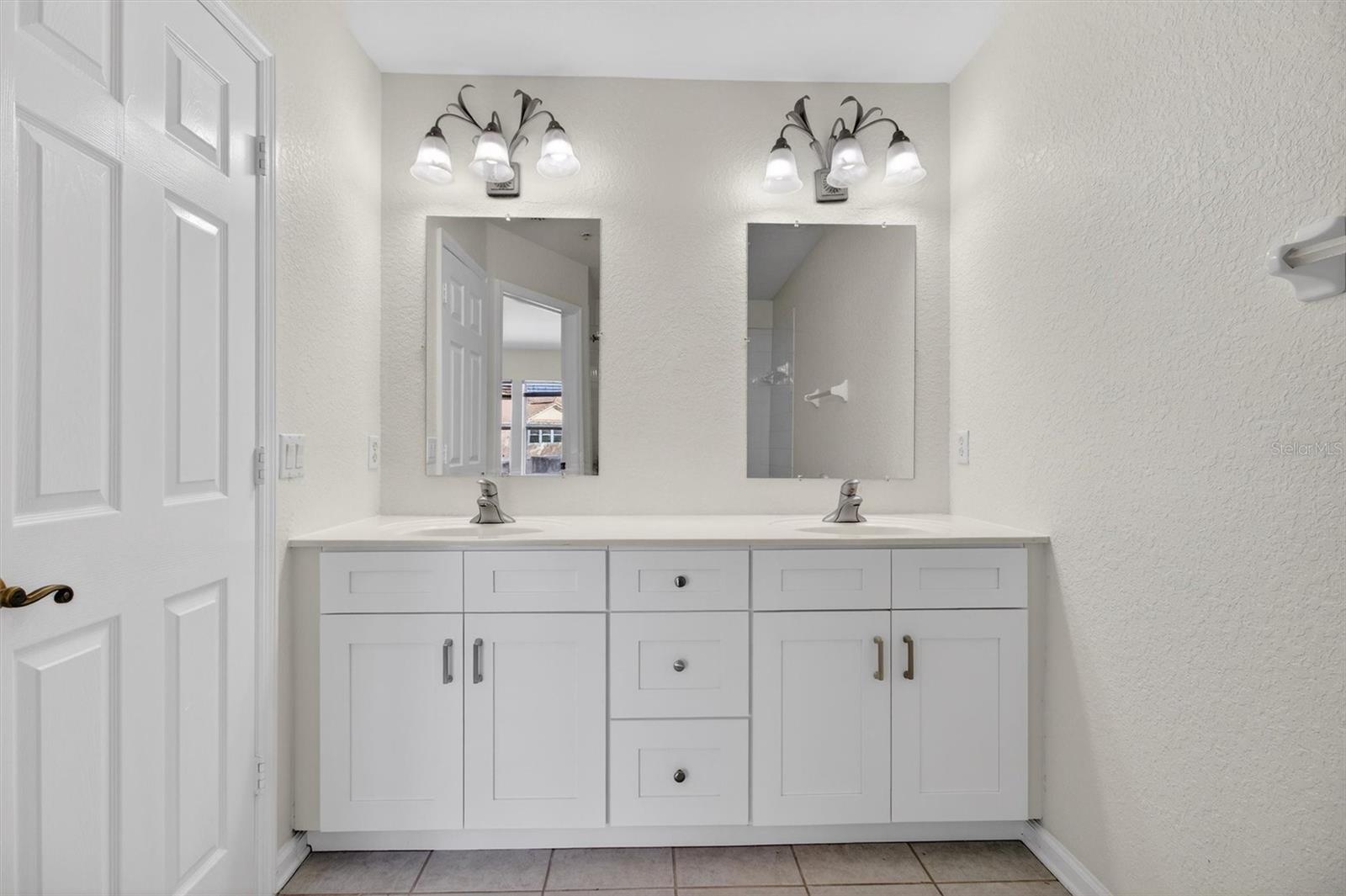 STONEBRIDGE LAKES CONDO PH 1 - Residential