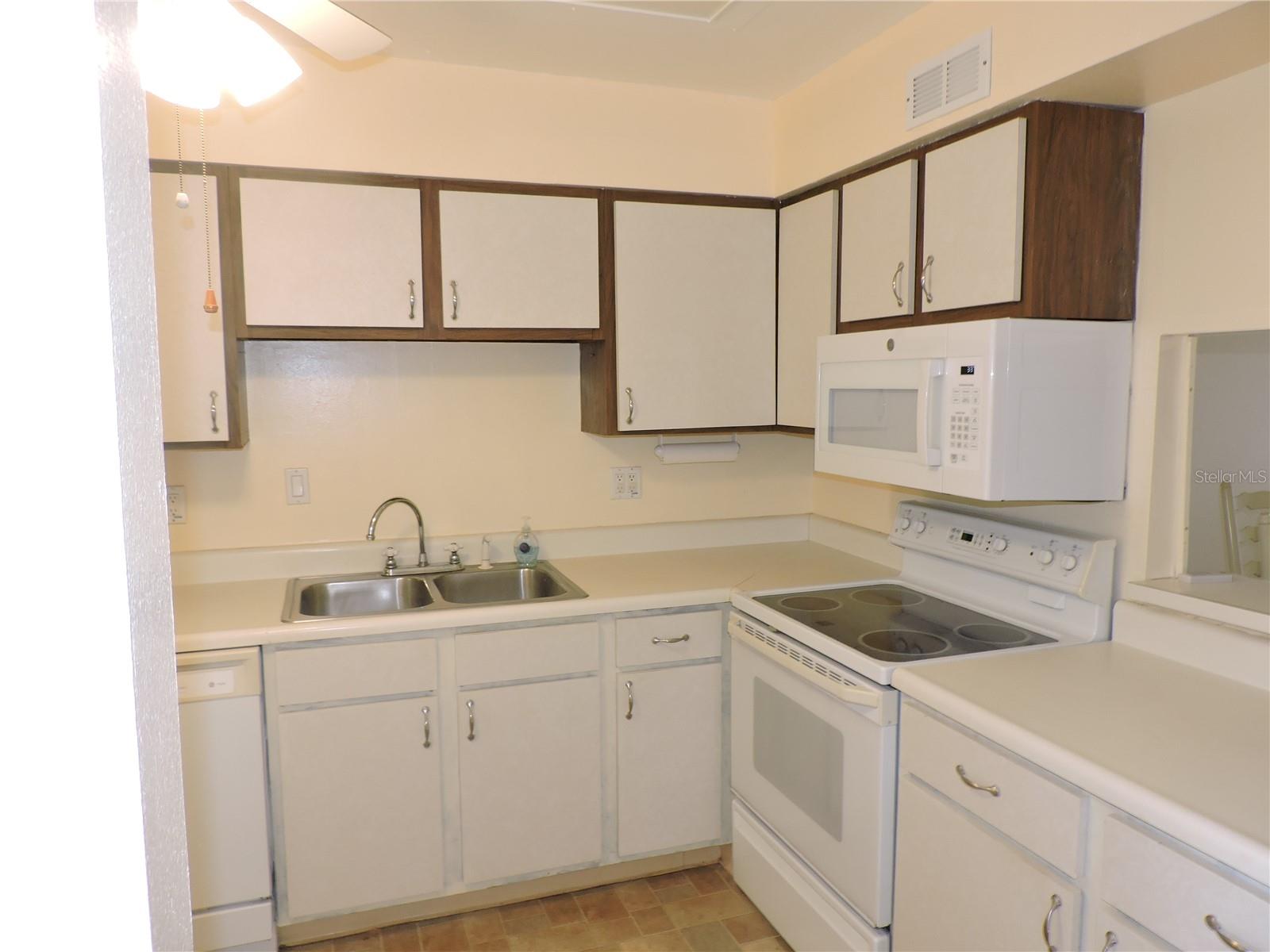 LAKE WALES VILLAGE - Residential