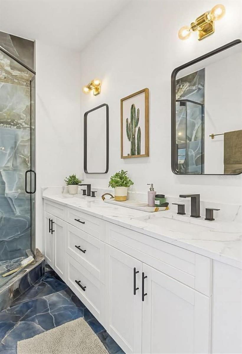 WASHINGTON SQUARE - Residential