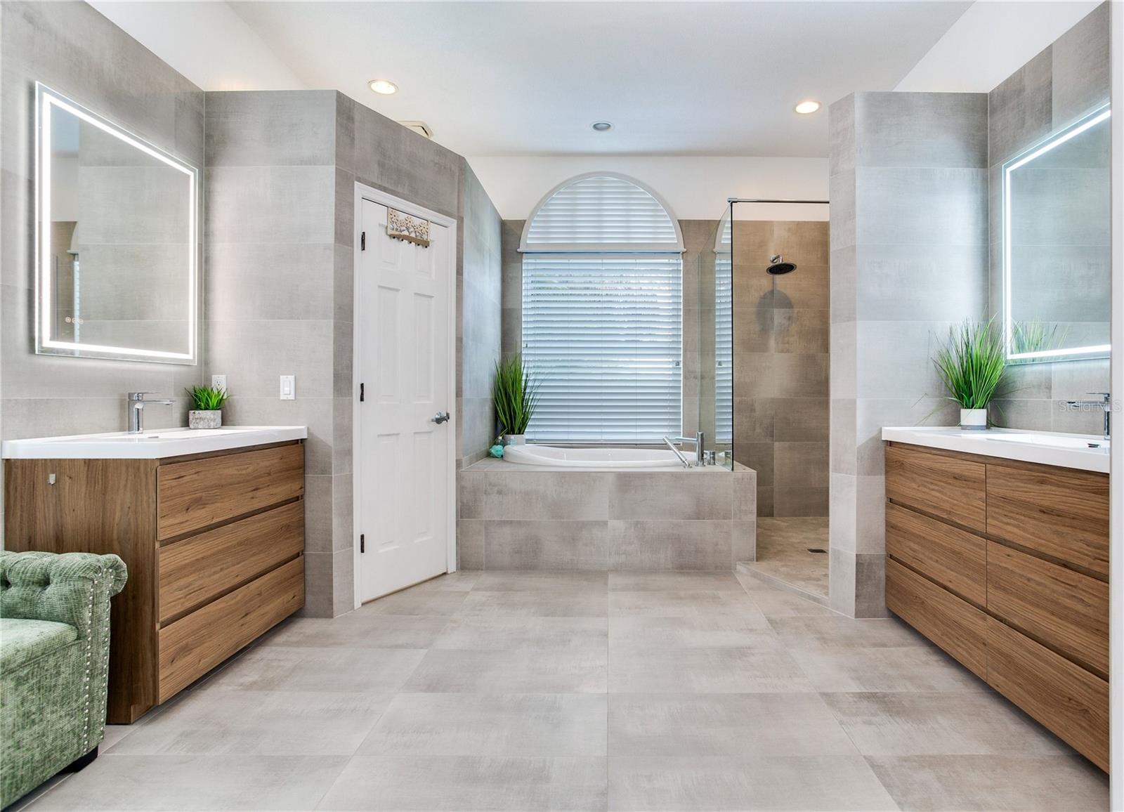 SUNRAY BEACH HOMES - Residential