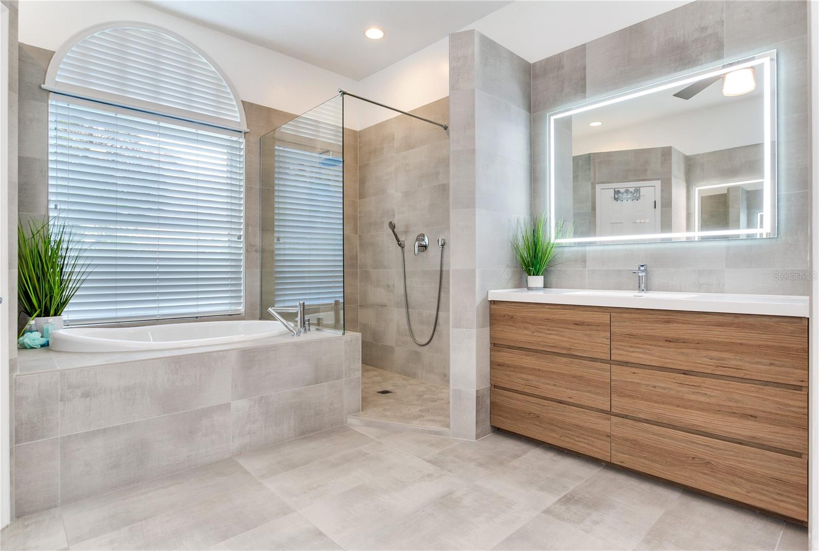 SUNRAY BEACH HOMES - Residential