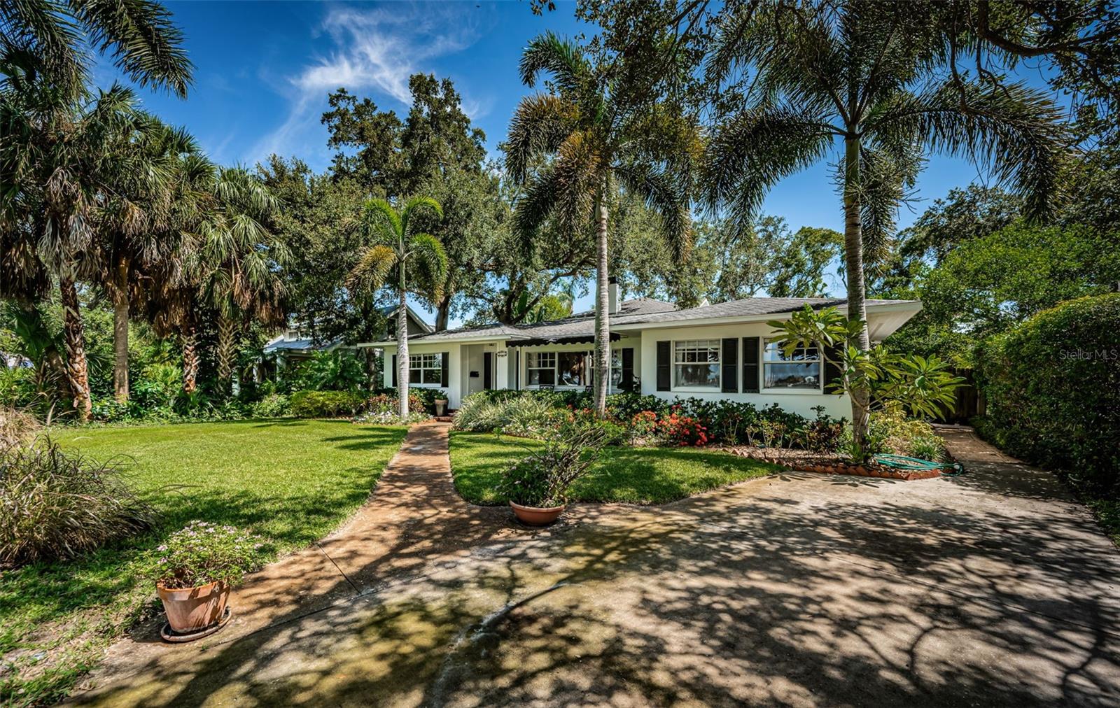 311 SUNSET DRIVE N