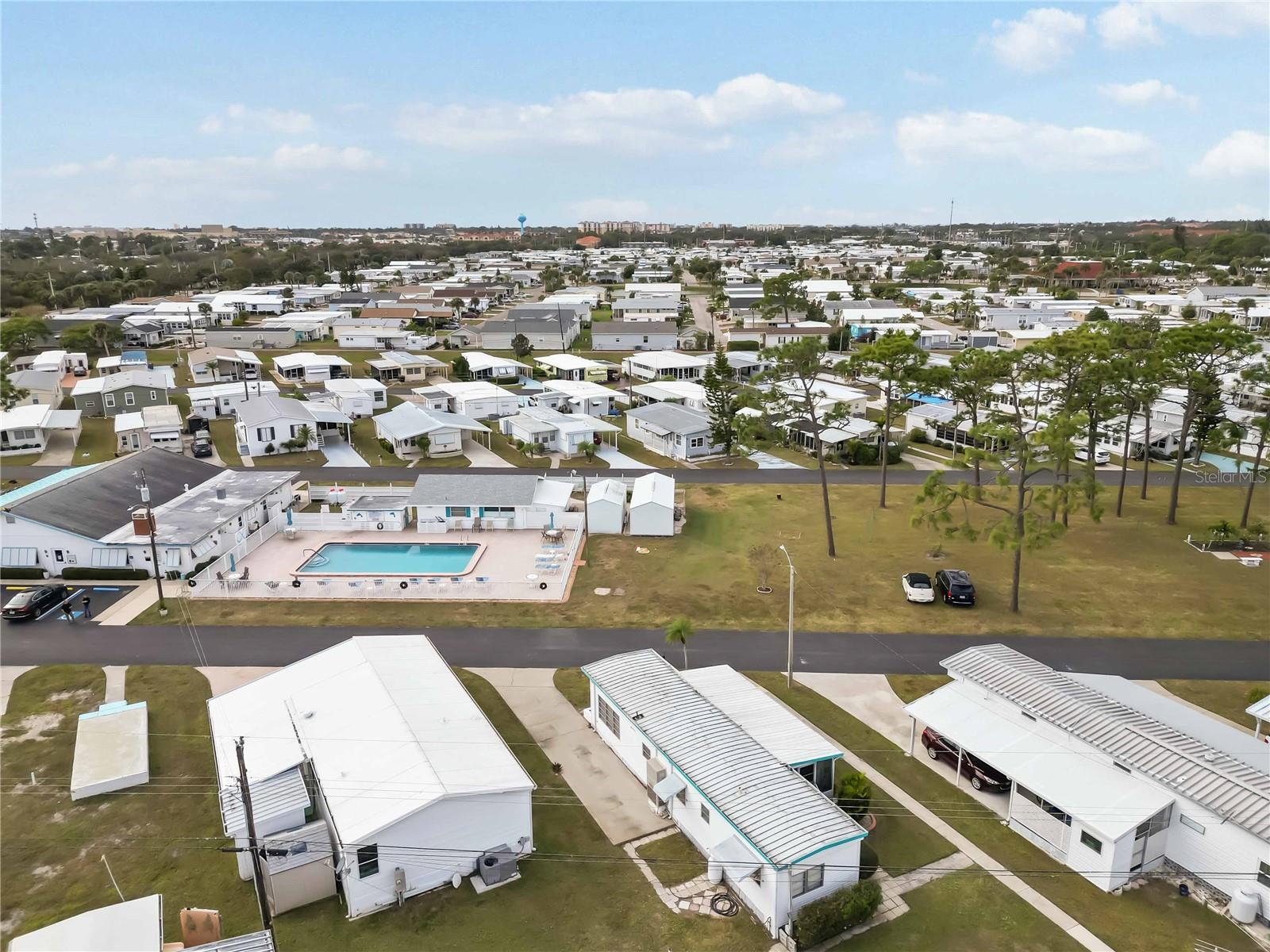 COLONIAL MANOR - Residential