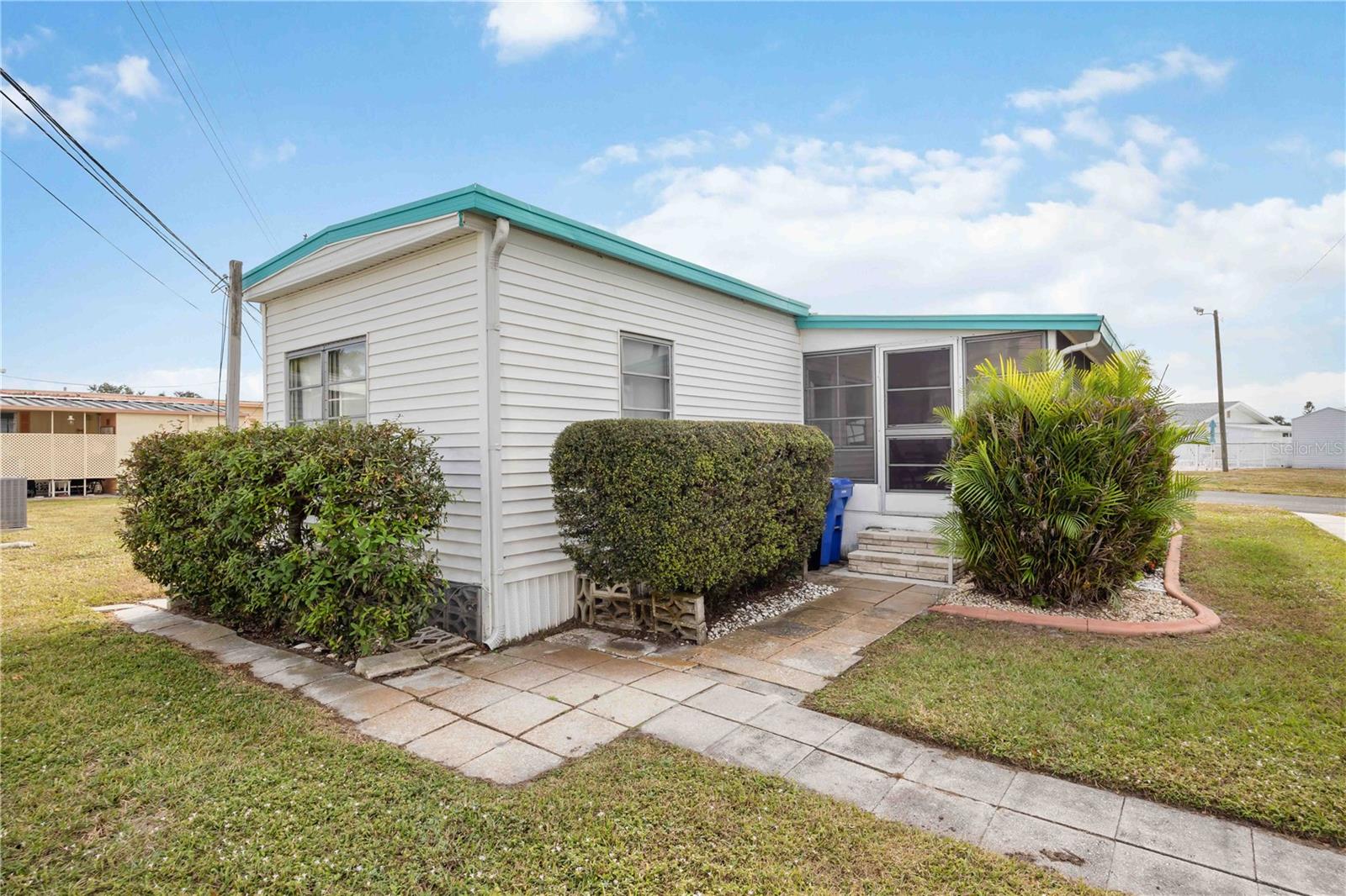 COLONIAL MANOR - Residential