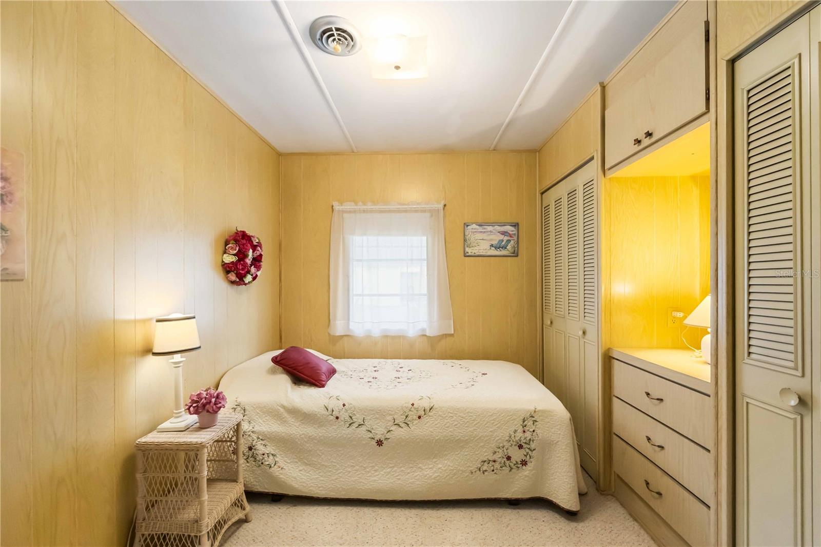 COLONIAL MANOR - Residential