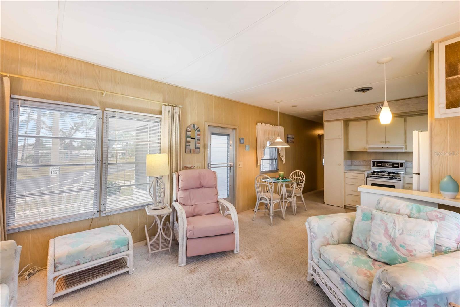 COLONIAL MANOR - Residential