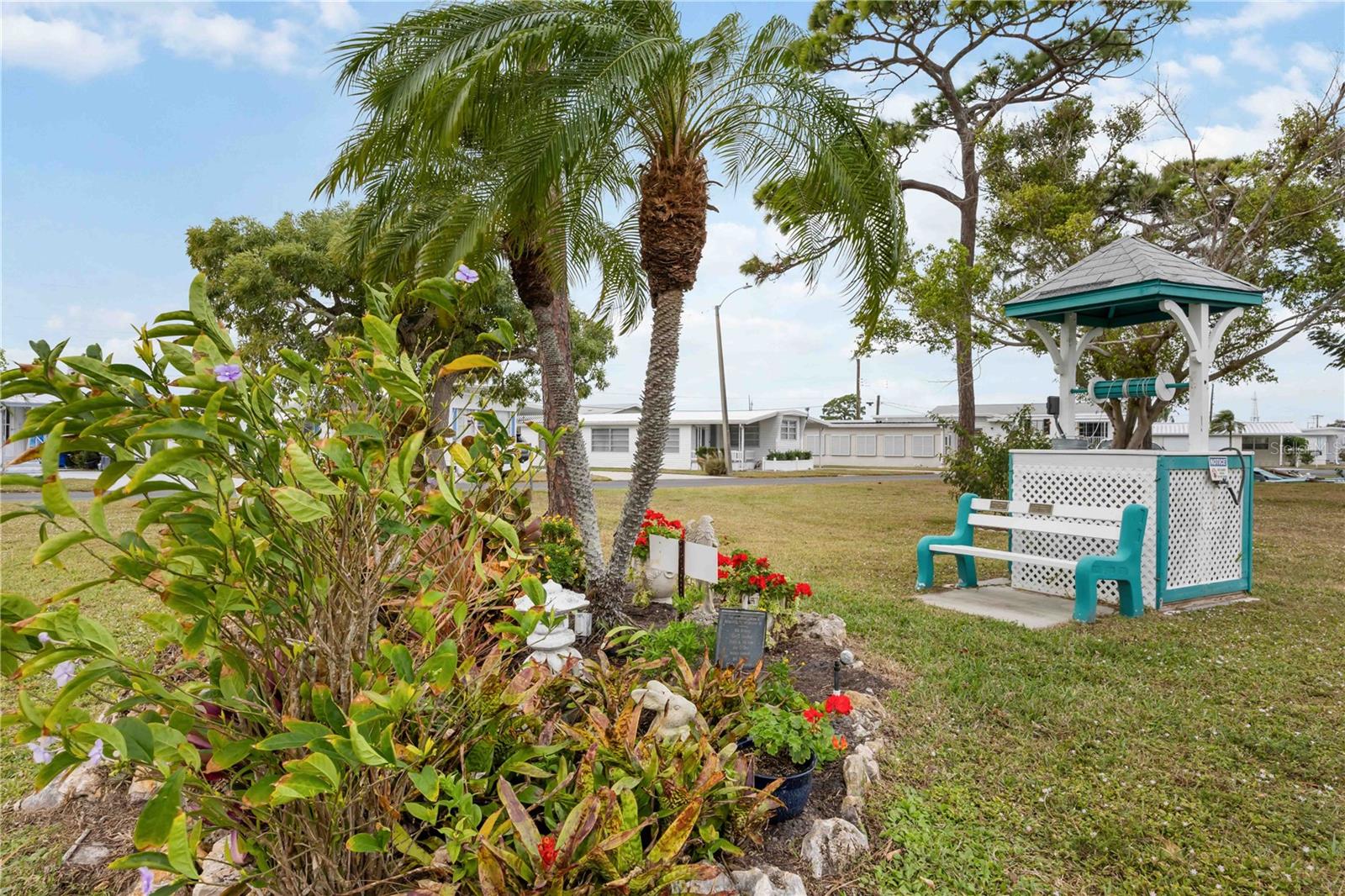 COLONIAL MANOR - Residential