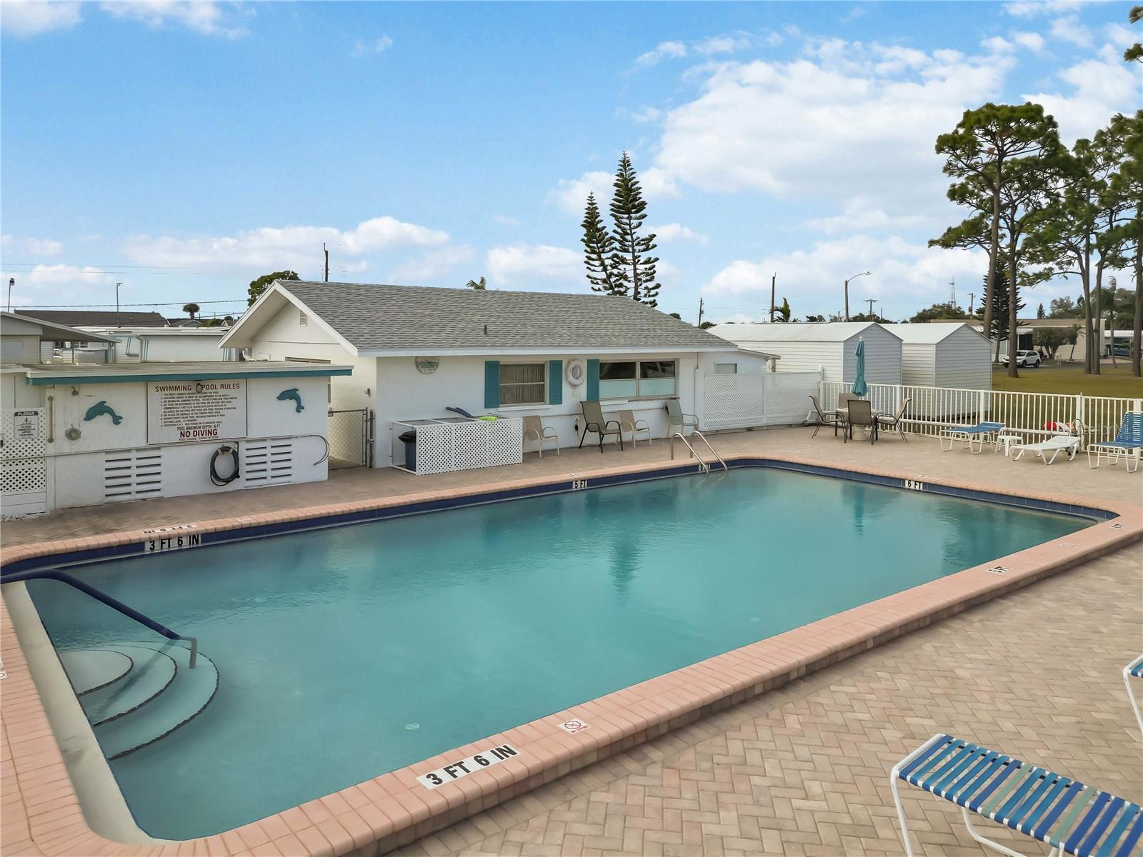 COLONIAL MANOR - Residential