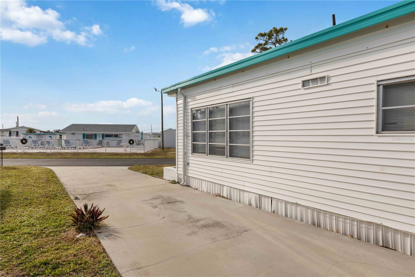 COLONIAL MANOR - Residential