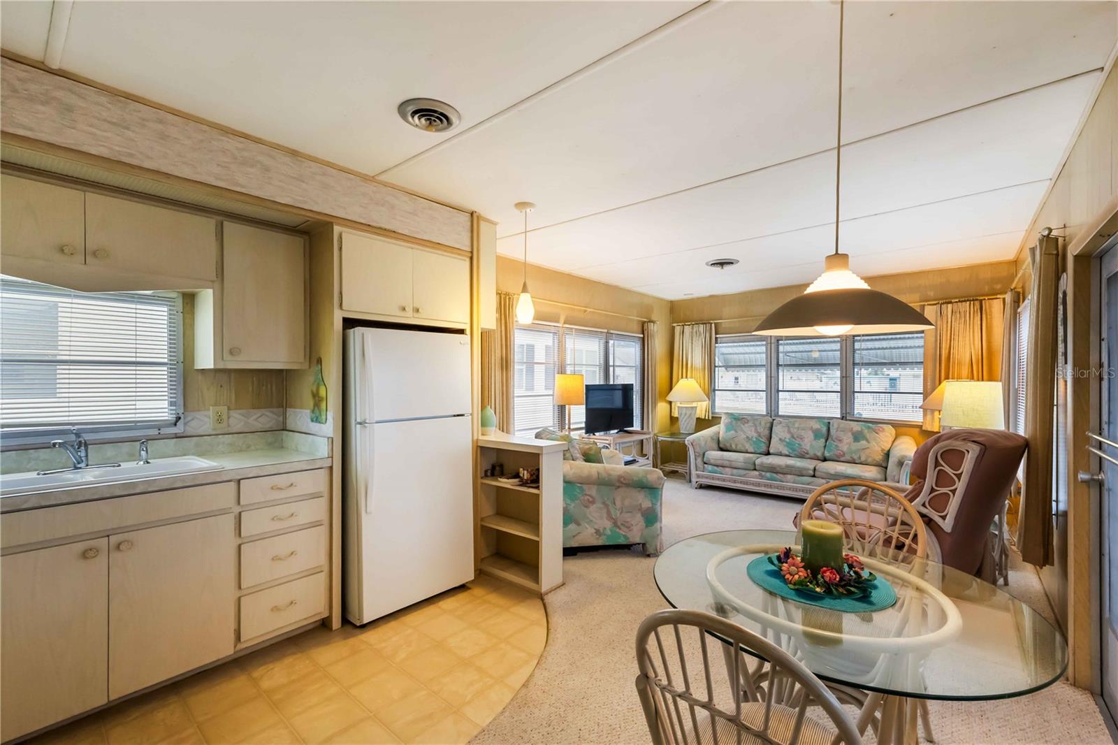 COLONIAL MANOR - Residential